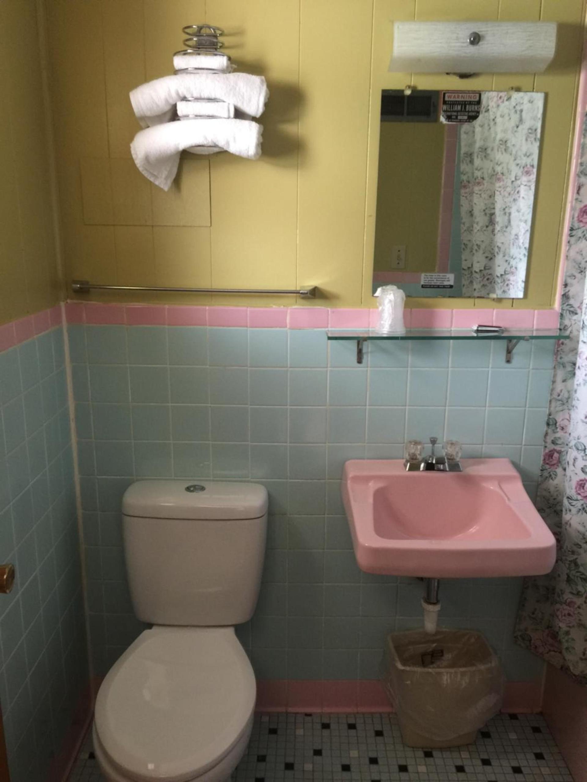 Melody Motor Lodge photo 21