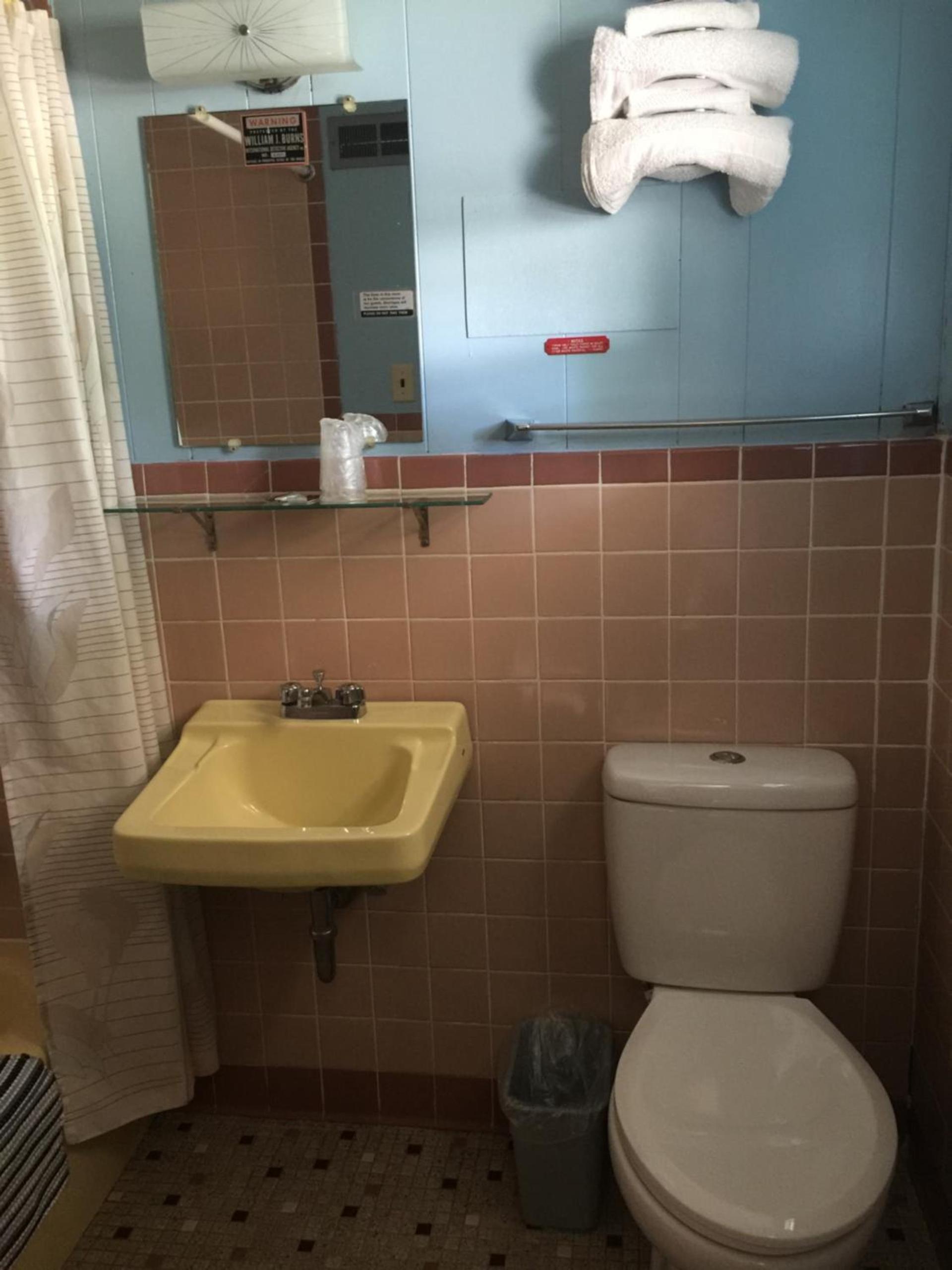Melody Motor Lodge photo 13