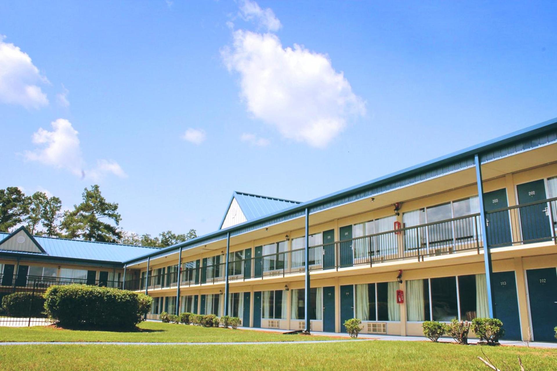 Residence Hub Inn and Suites — hotel in Marianna