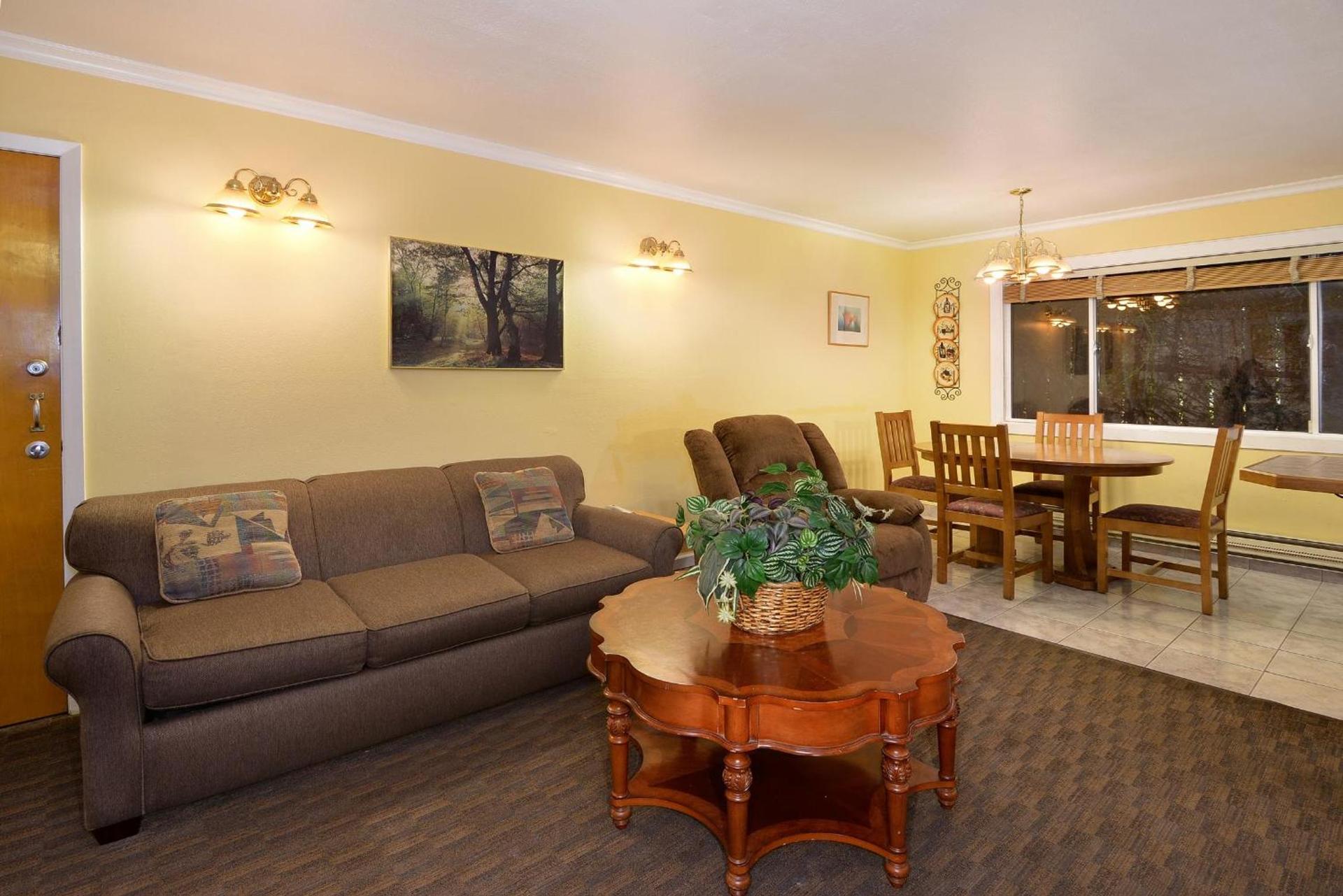 Surf Motel and Gardens photo 10