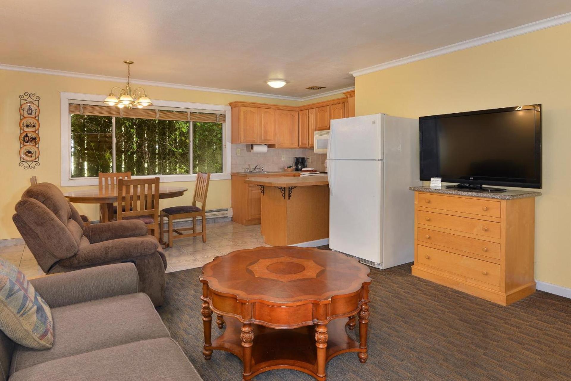 Surf Motel and Gardens photo 20