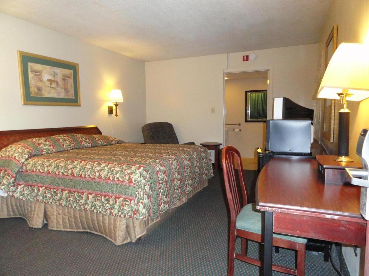 Red Carpet Inn (formerly Royal Inn) photo 7