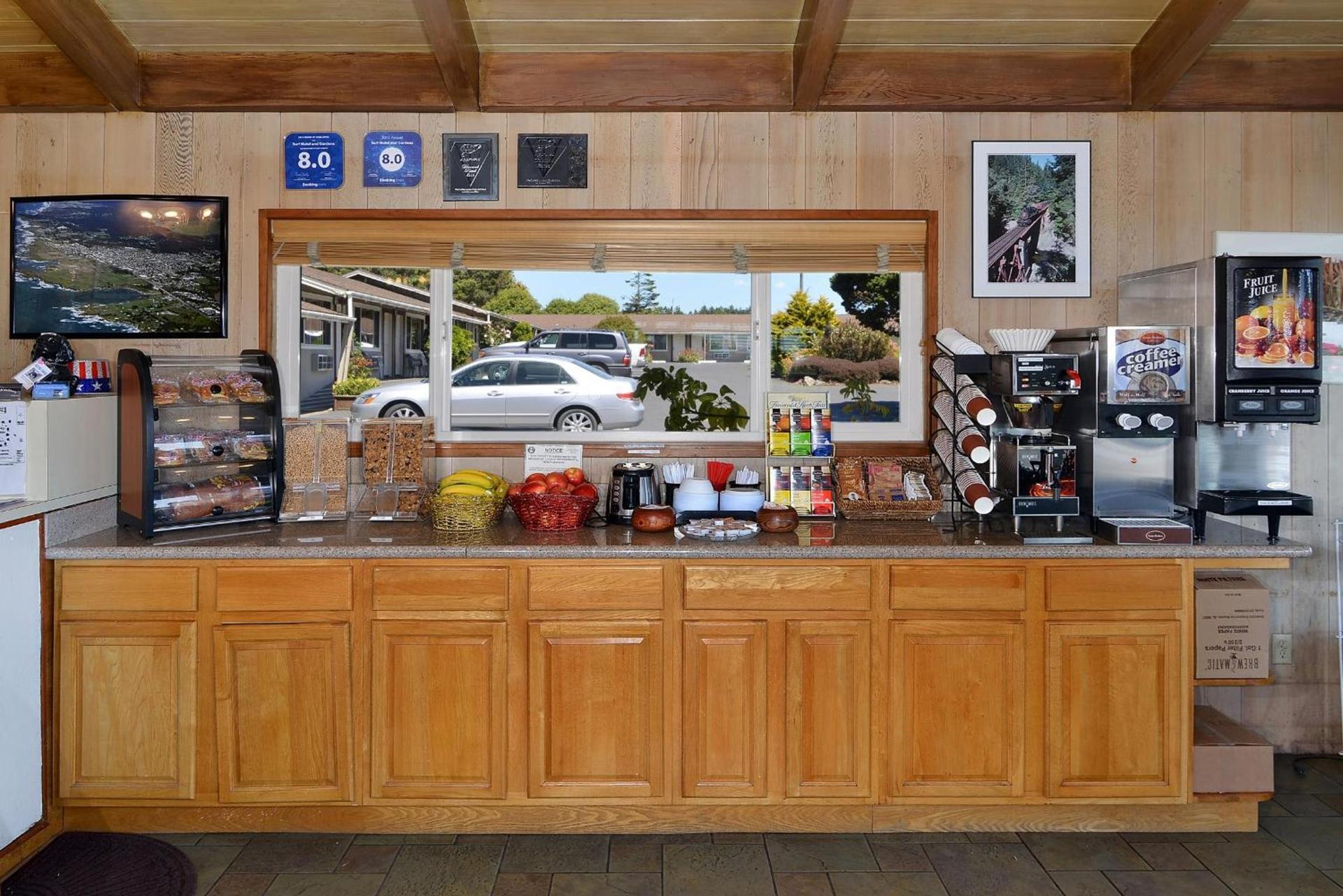 Surf Motel and Gardens photo 19