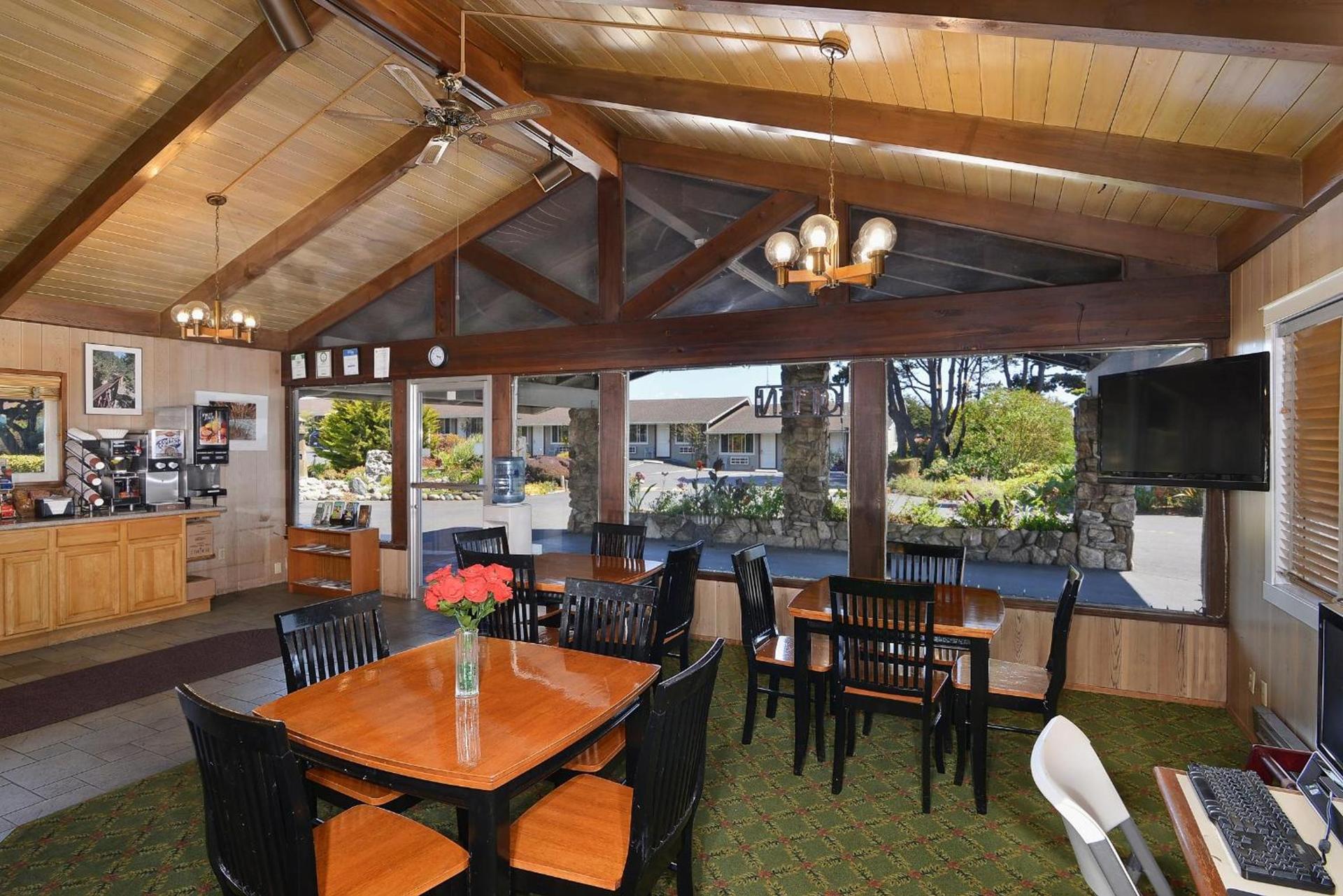 Surf Motel and Gardens photo 23