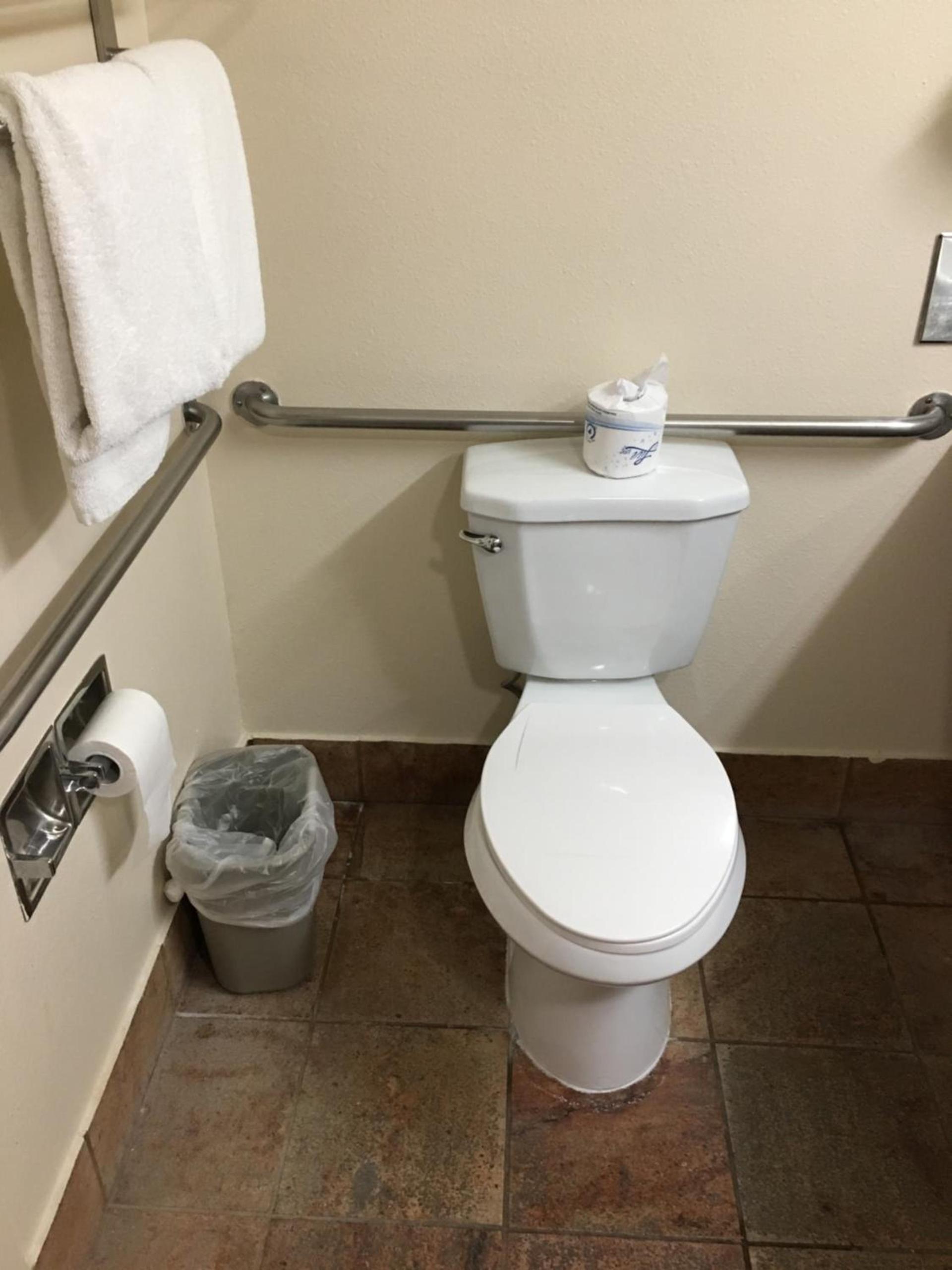 Arbor Inn Monterey photo 9