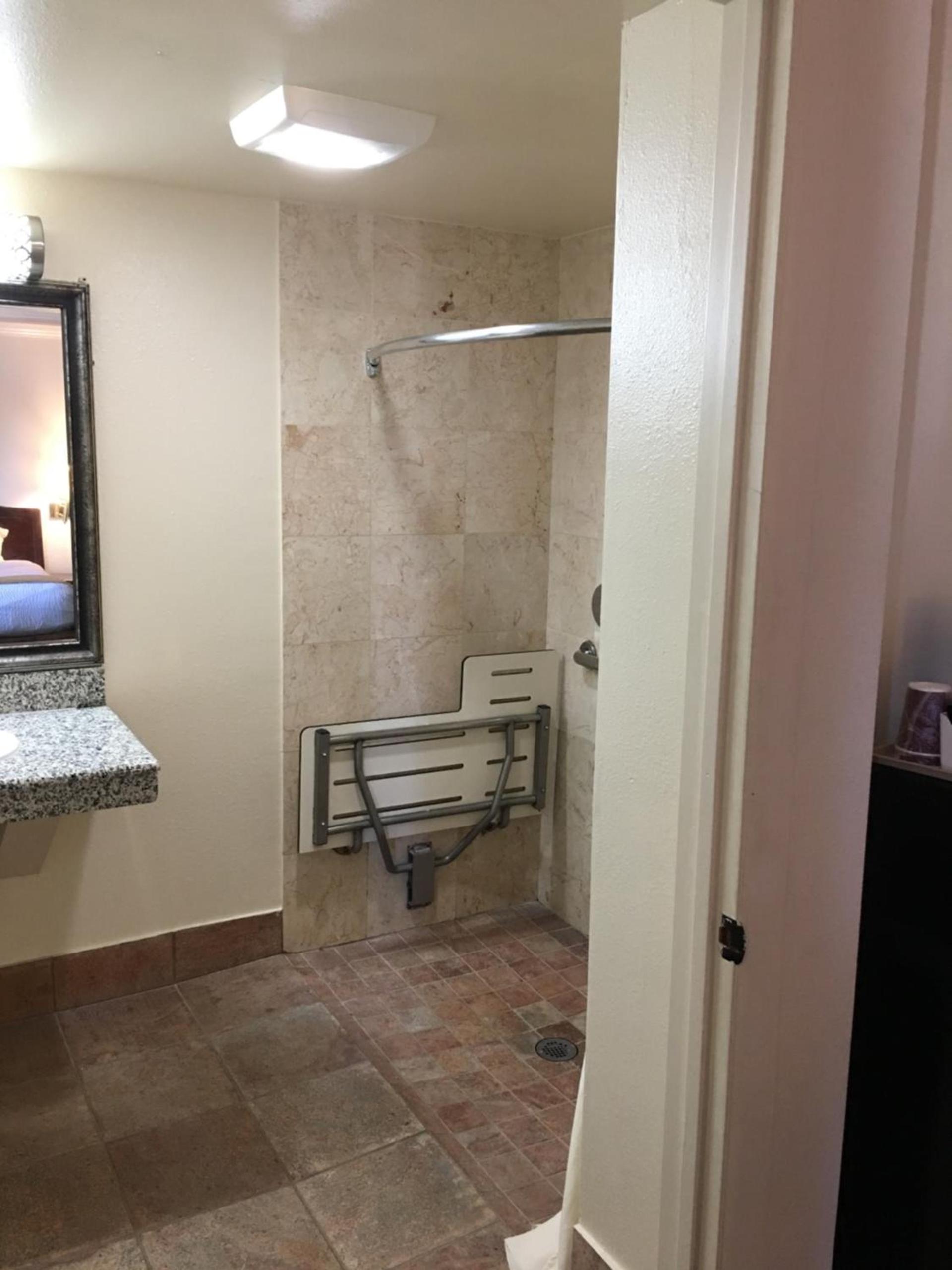 Arbor Inn Monterey photo 8