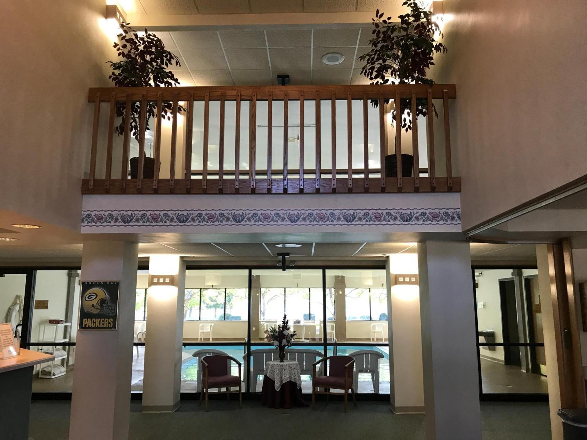 Econo Lodge Inn & Suites Oconto photo 10