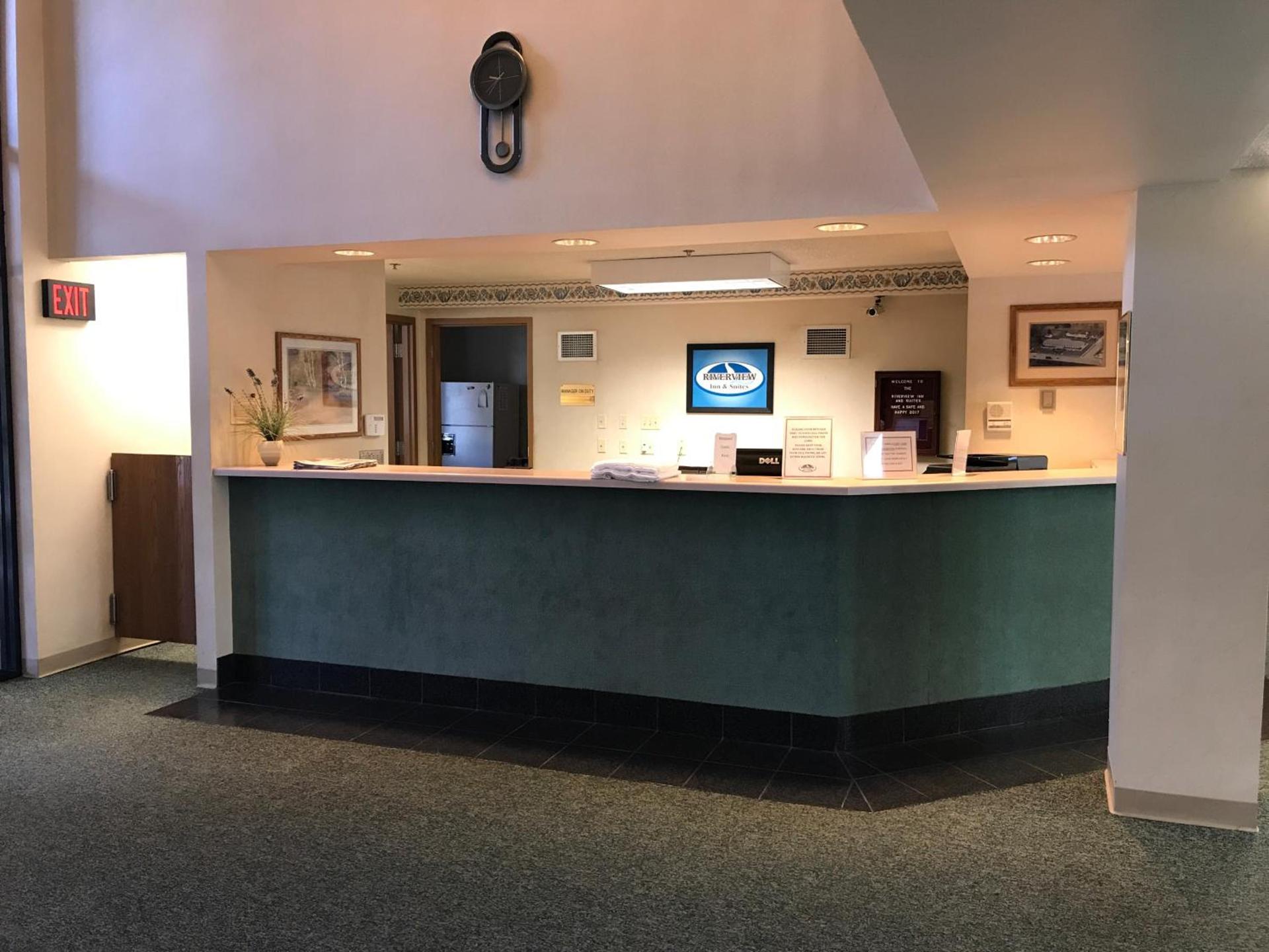 Econo Lodge Inn & Suites Oconto photo 9