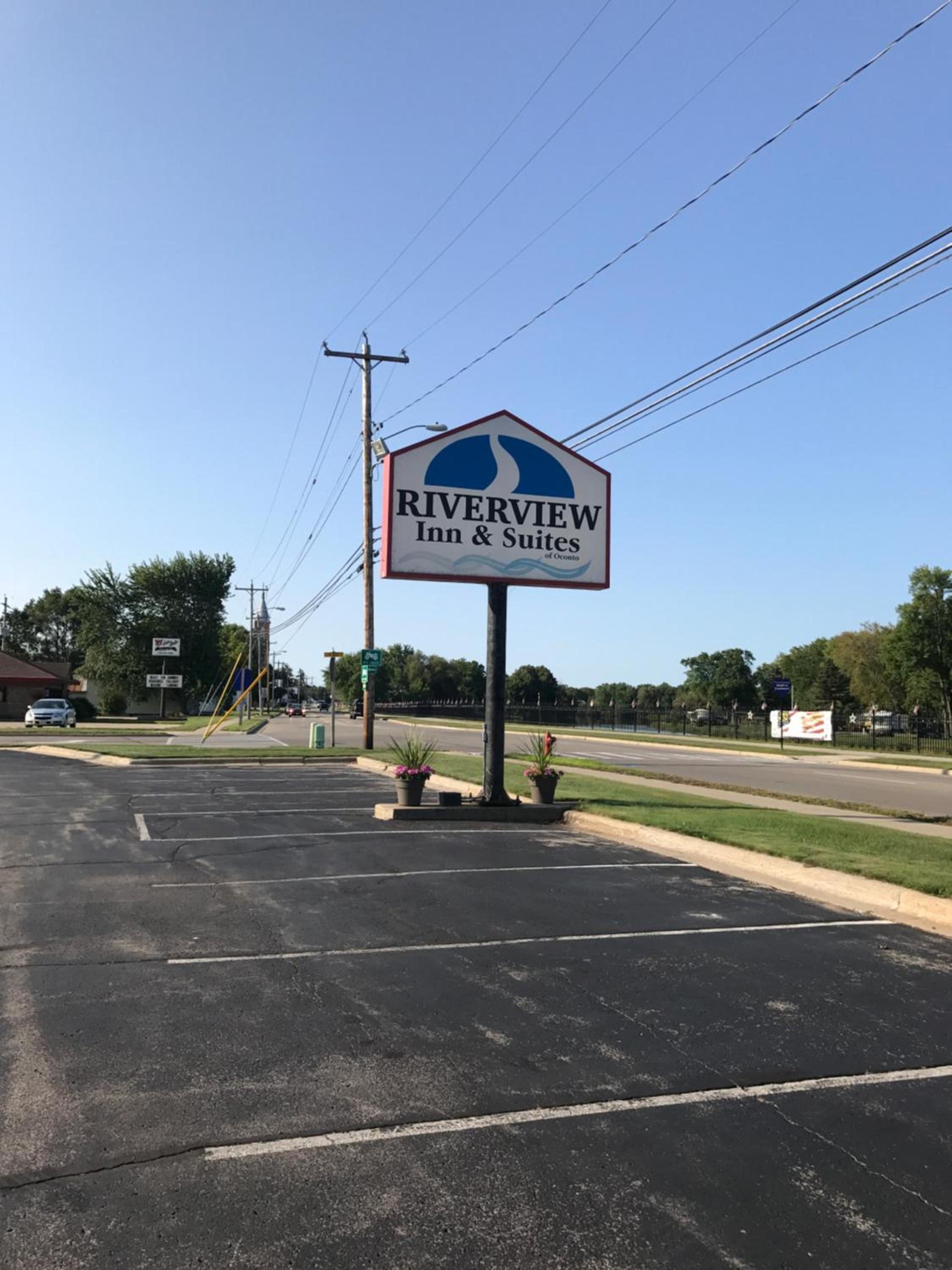 Econo Lodge Inn & Suites Oconto photo 8