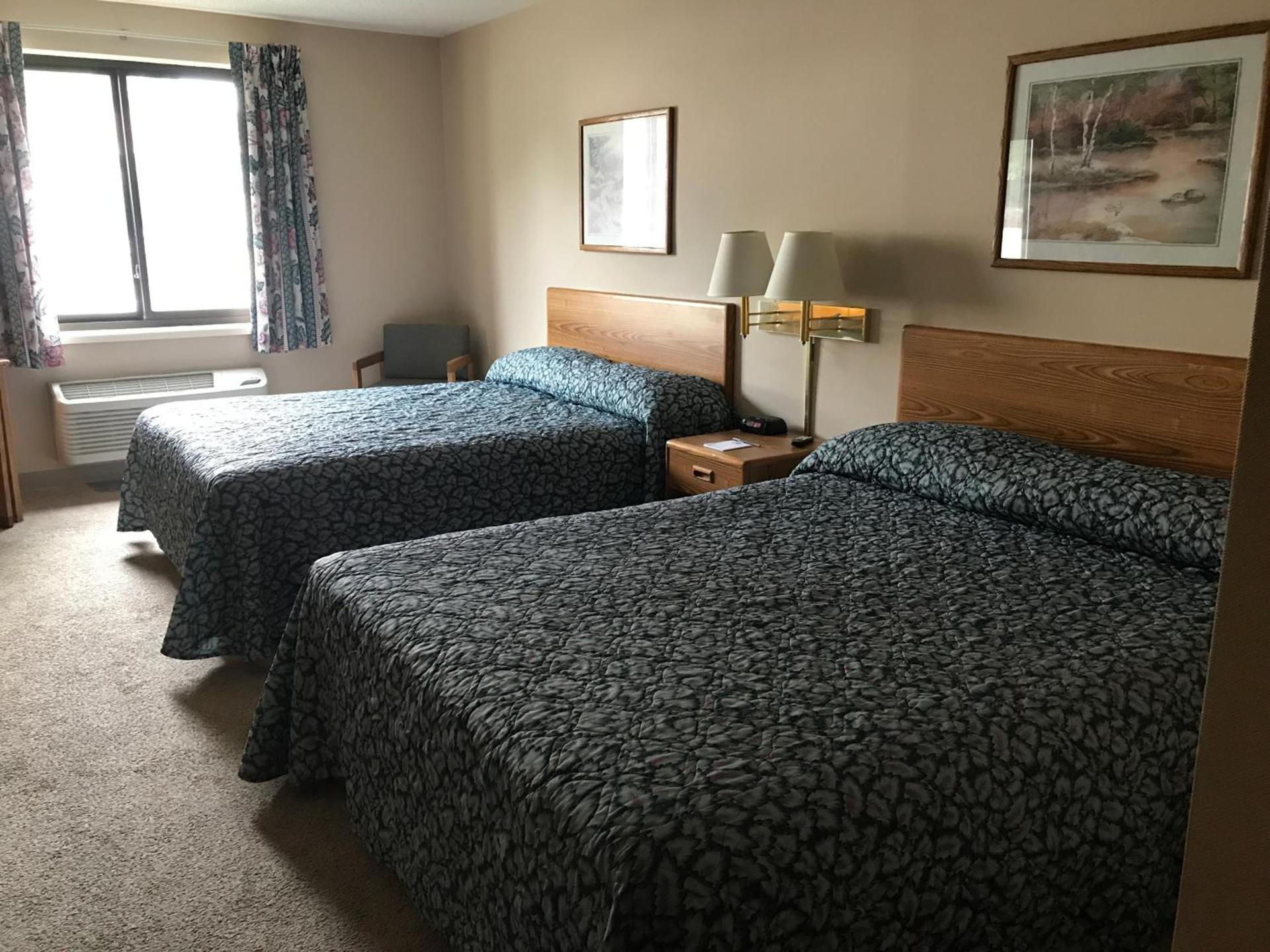 Econo Lodge Inn & Suites Oconto photo 18