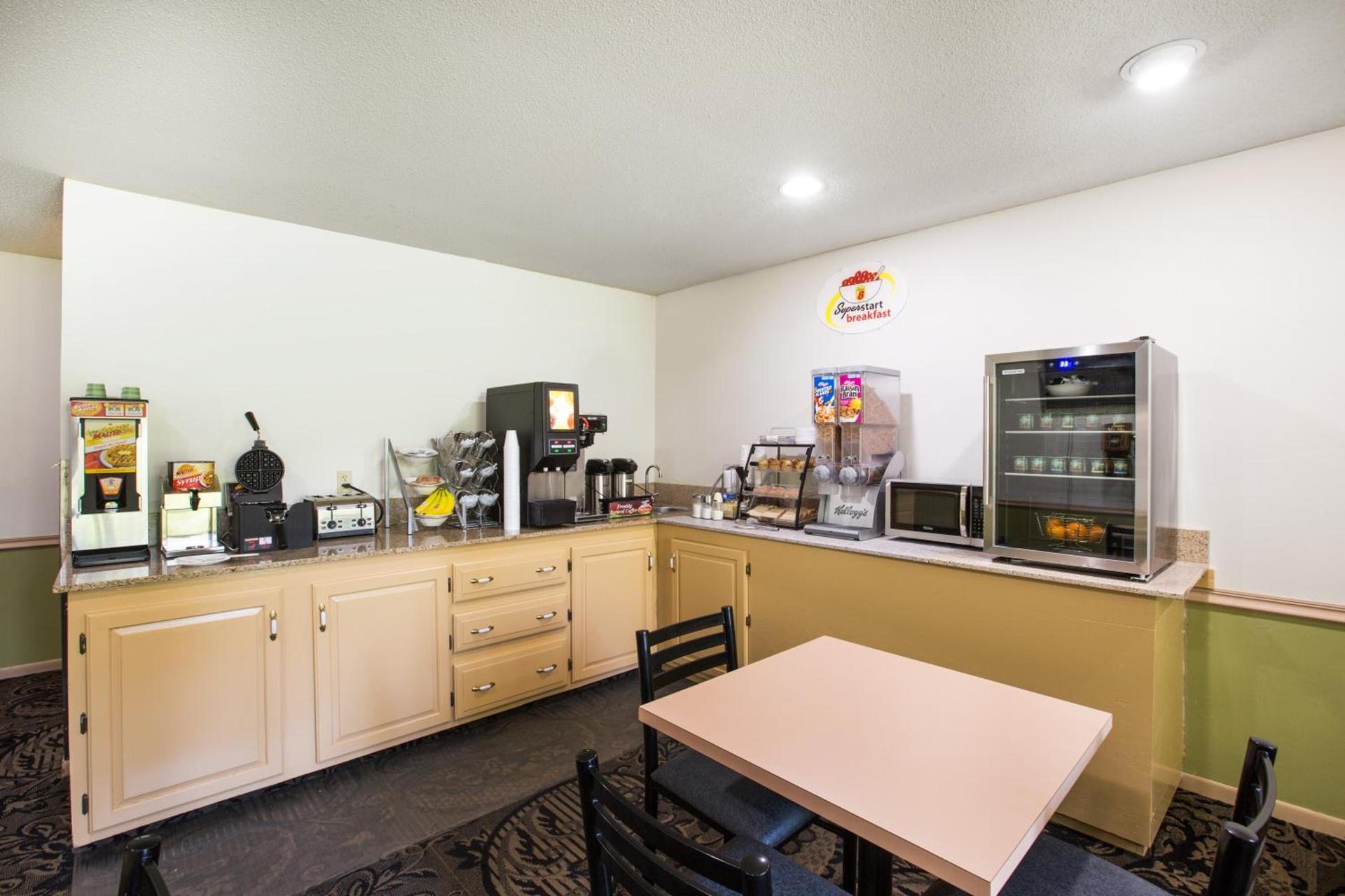 Super 8 by Wyndham Williams photo 21