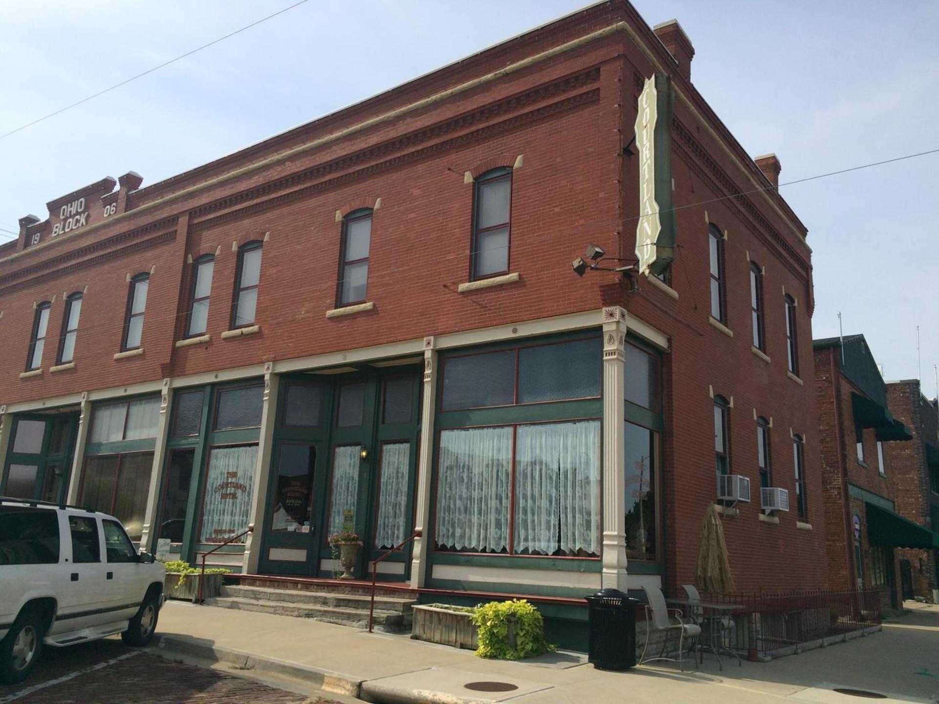 The Courtland Hotel & Spa — hotel in Fort Scott