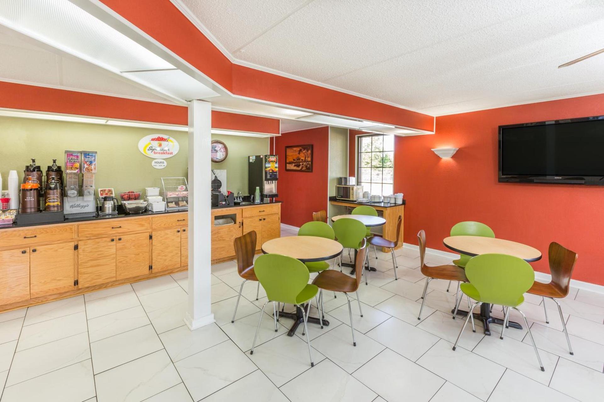 Super 8 by Wyndham Dothan photo 21