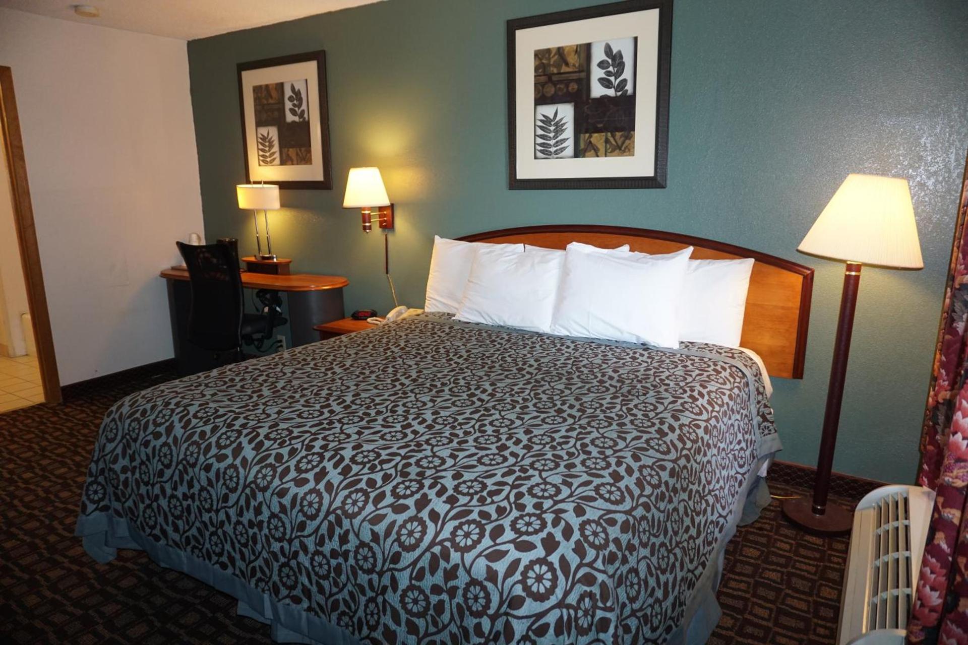 Days Inn by Wyndham Augusta Wheeler Road photo 24