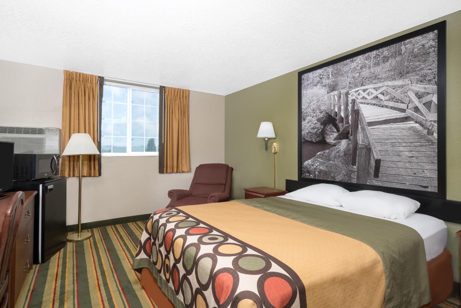 Super 8 by Wyndham Winona MN photo 23