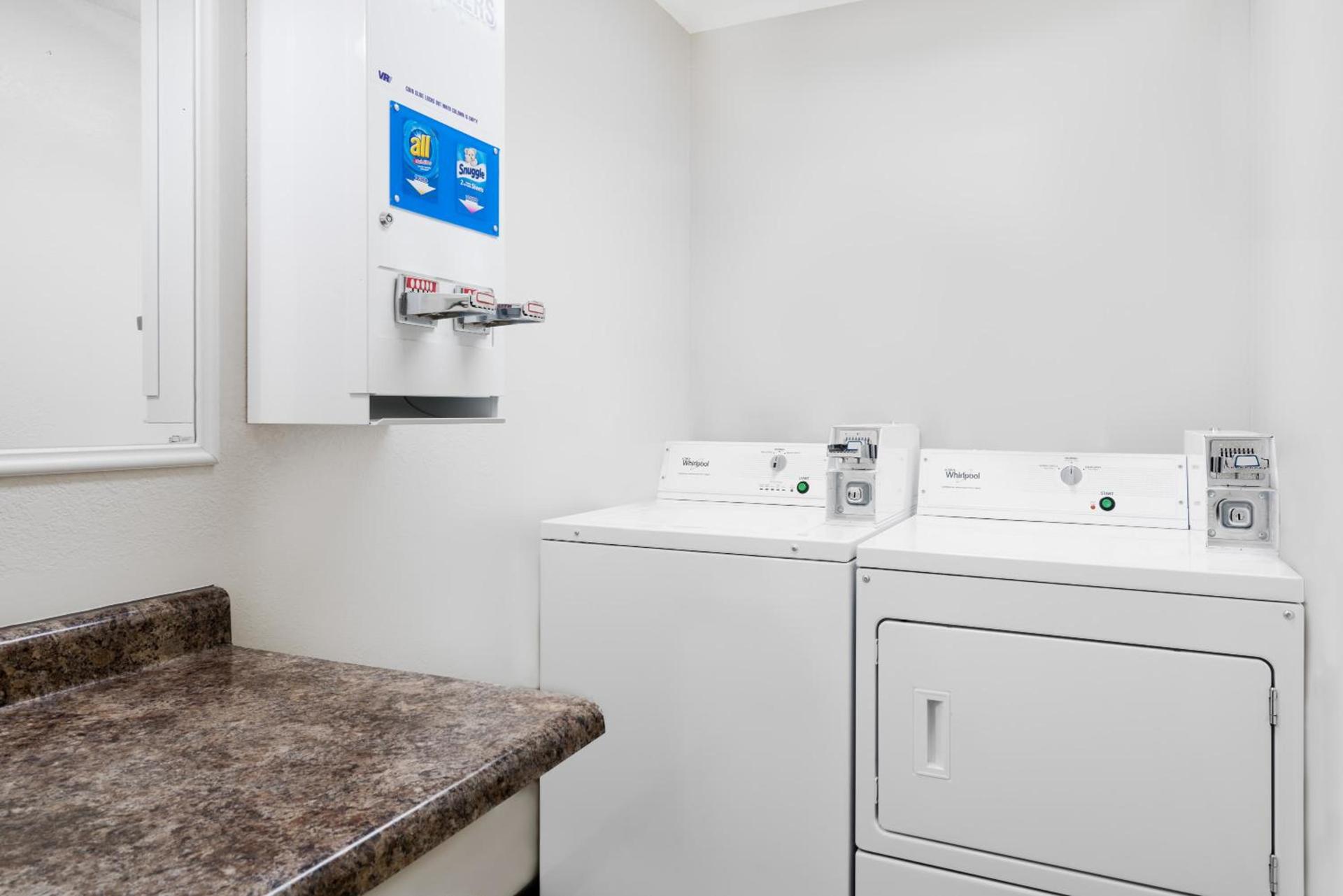 Super 8 by Wyndham Winona MN photo 21