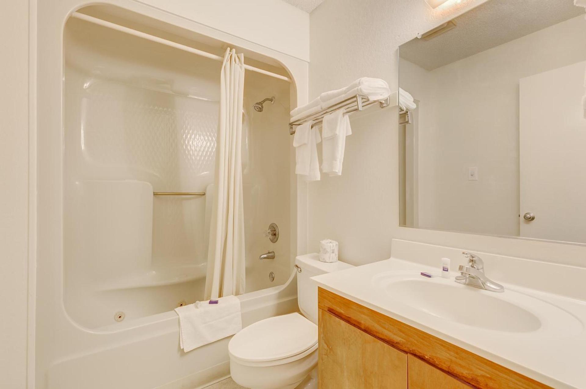 Lake View Inn photo 11