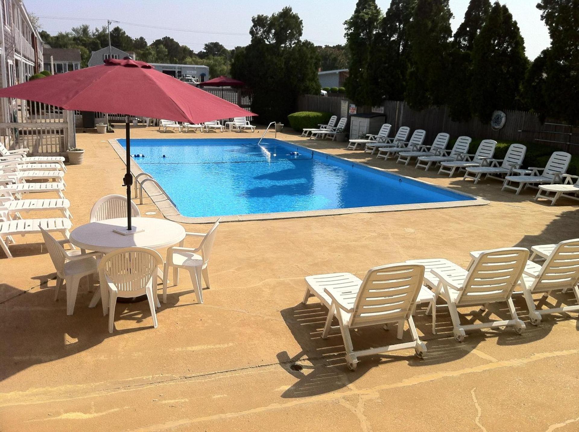 Holiday Hill Inn & Suites photo 7