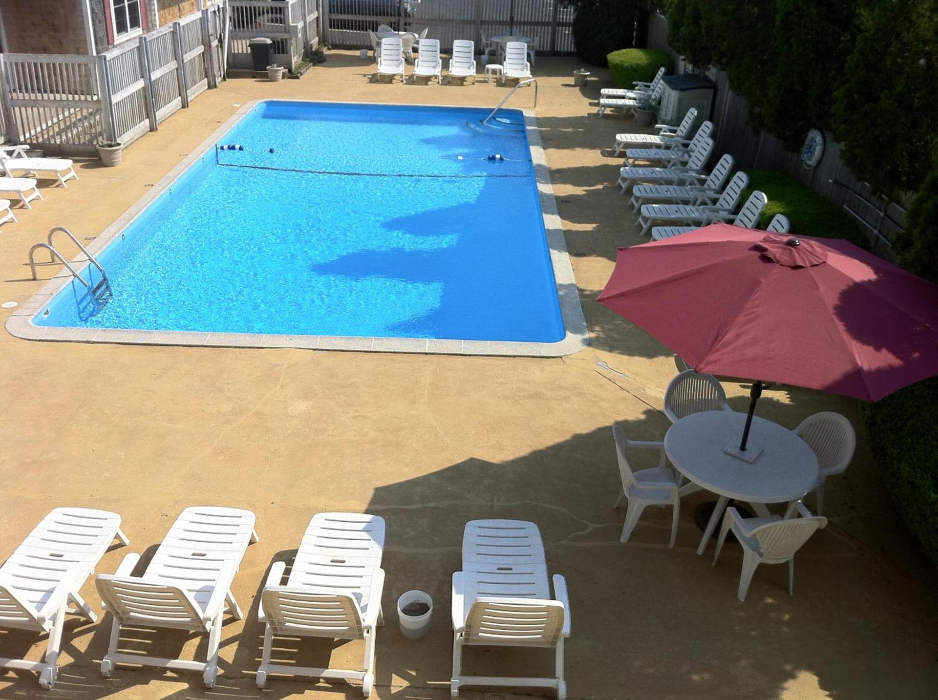 Holiday Hill Inn & Suites photo 3