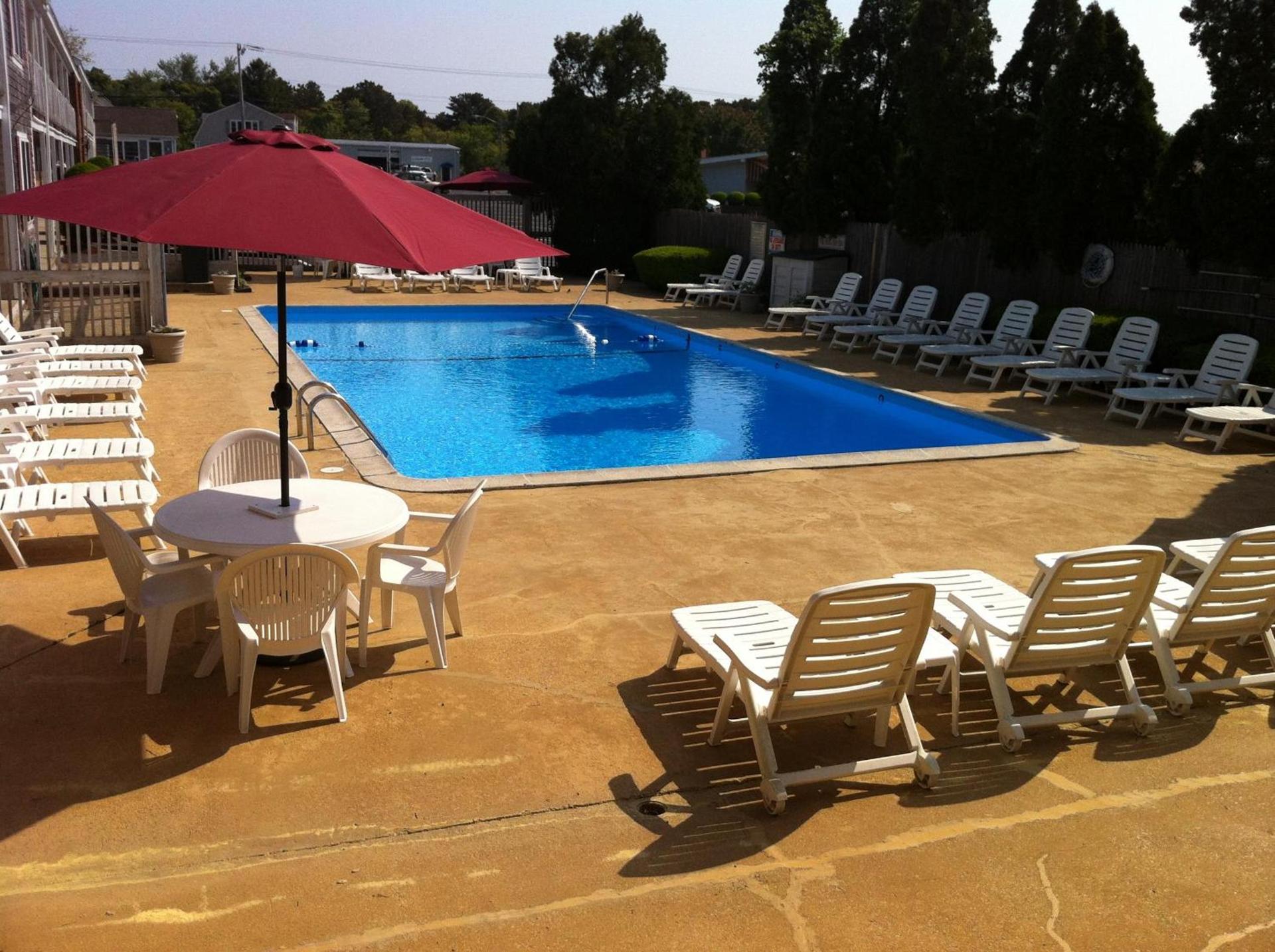 Holiday Hill Inn & Suites photo 20