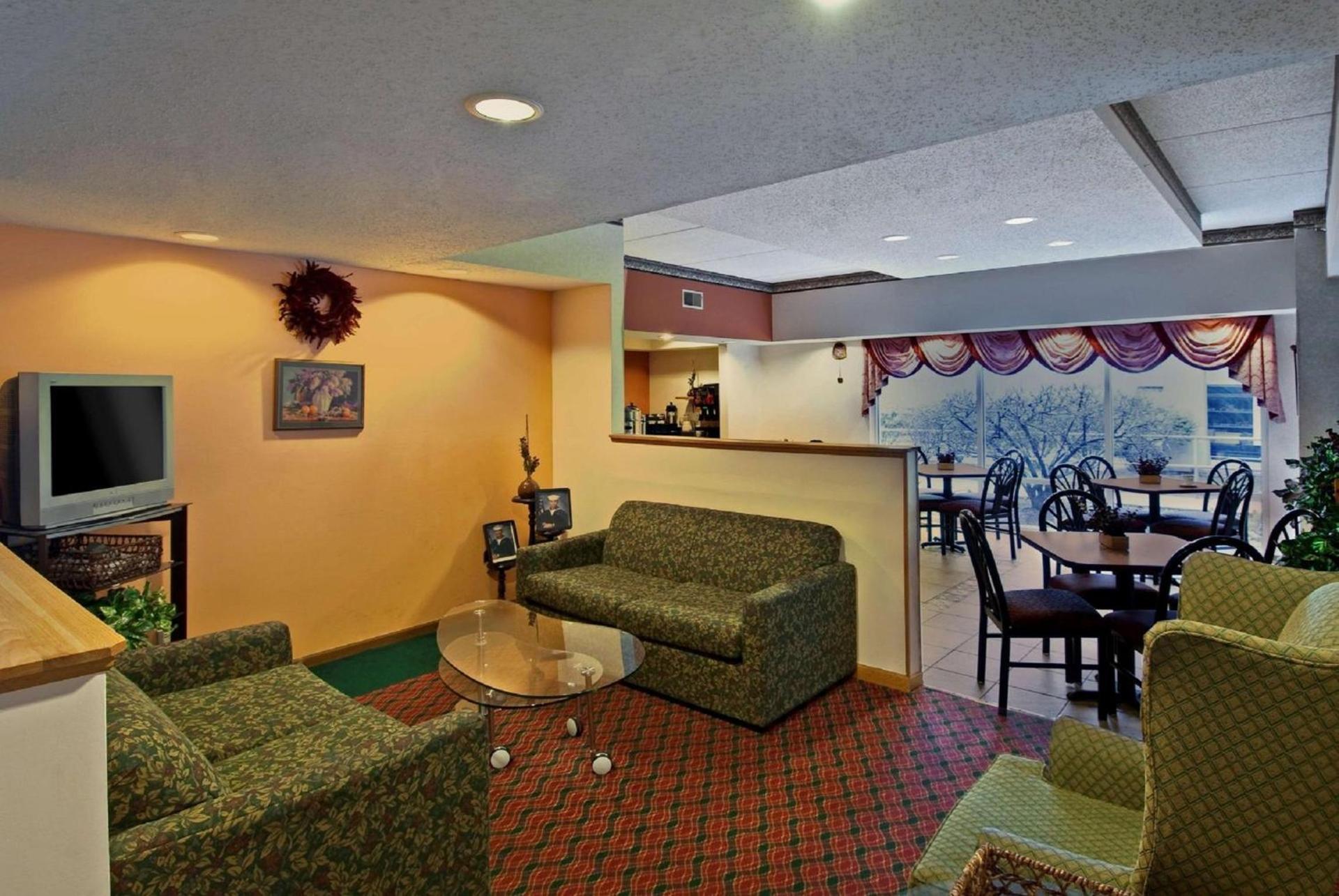 Americas Best Value Inn Waukegan photo 8