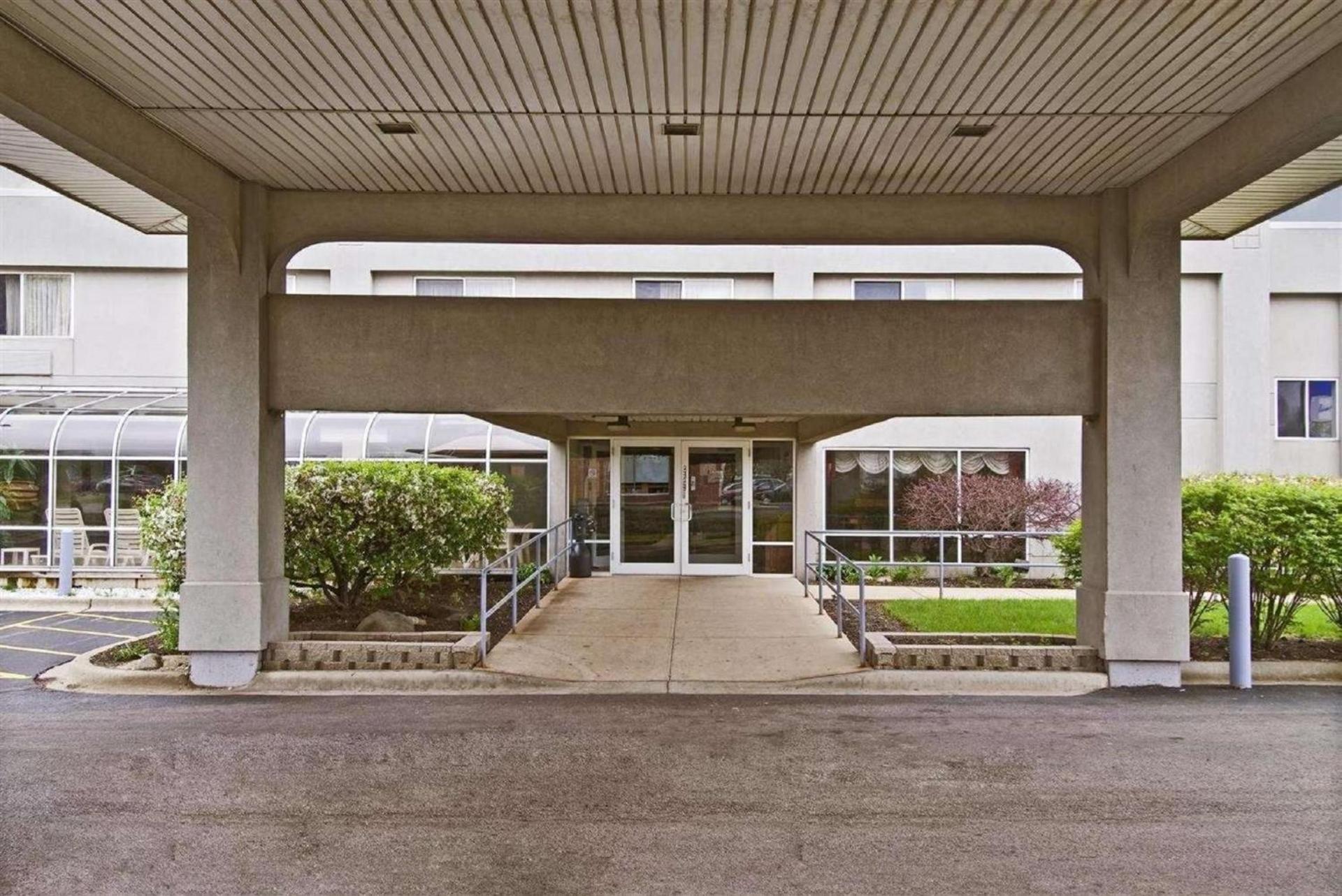 Americas Best Value Inn Waukegan photo 15