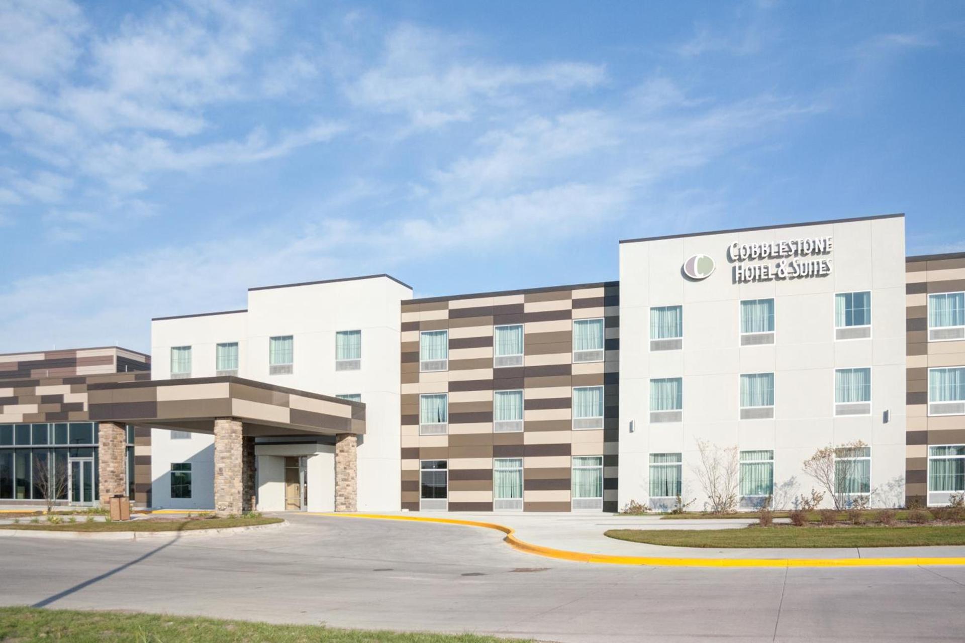 Cobblestone Hotel and Suites - Jefferson photo 1