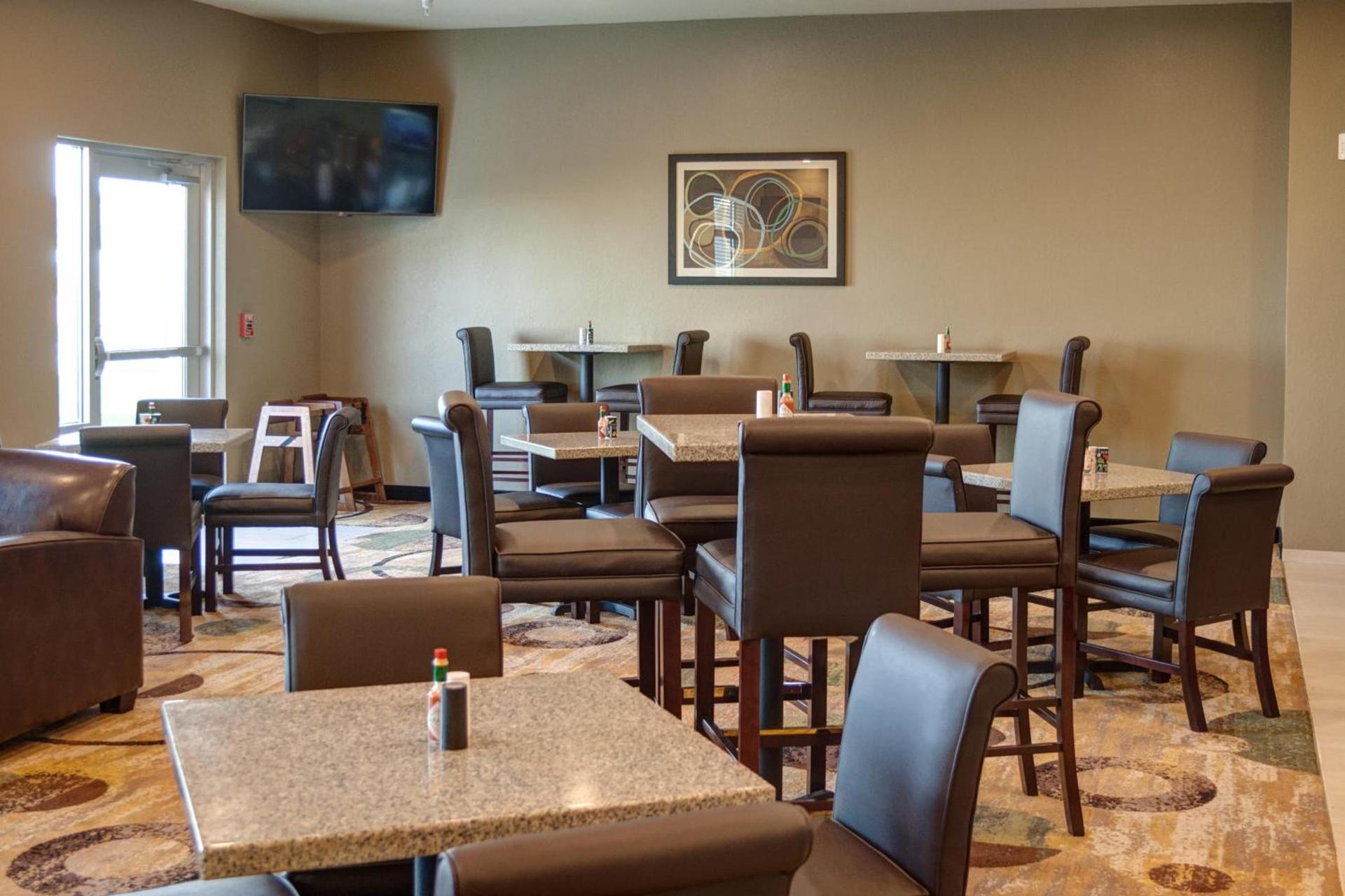 Cobblestone Hotel and Suites - Jefferson photo 11
