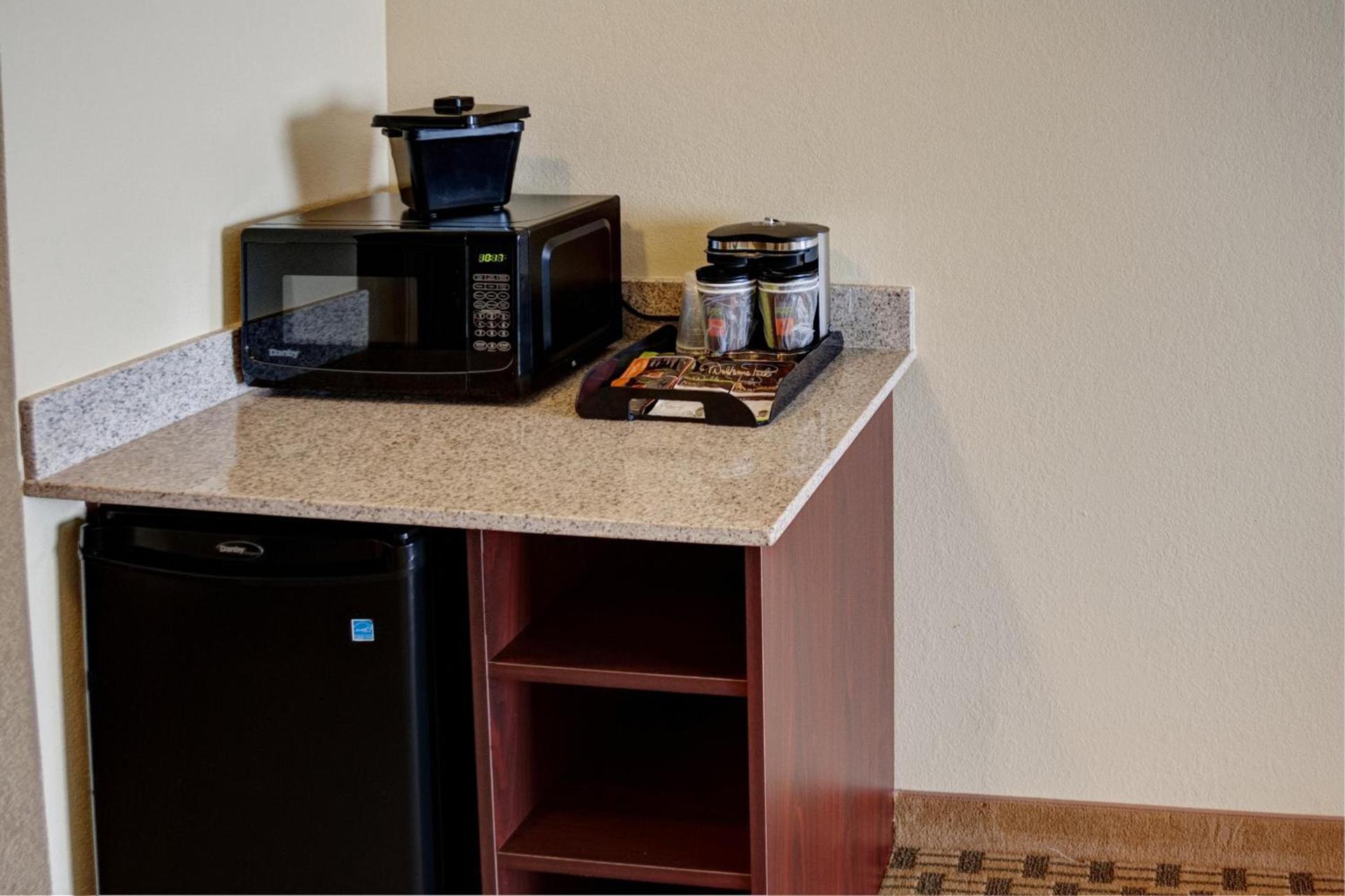 Cobblestone Hotel and Suites - Jefferson photo 21