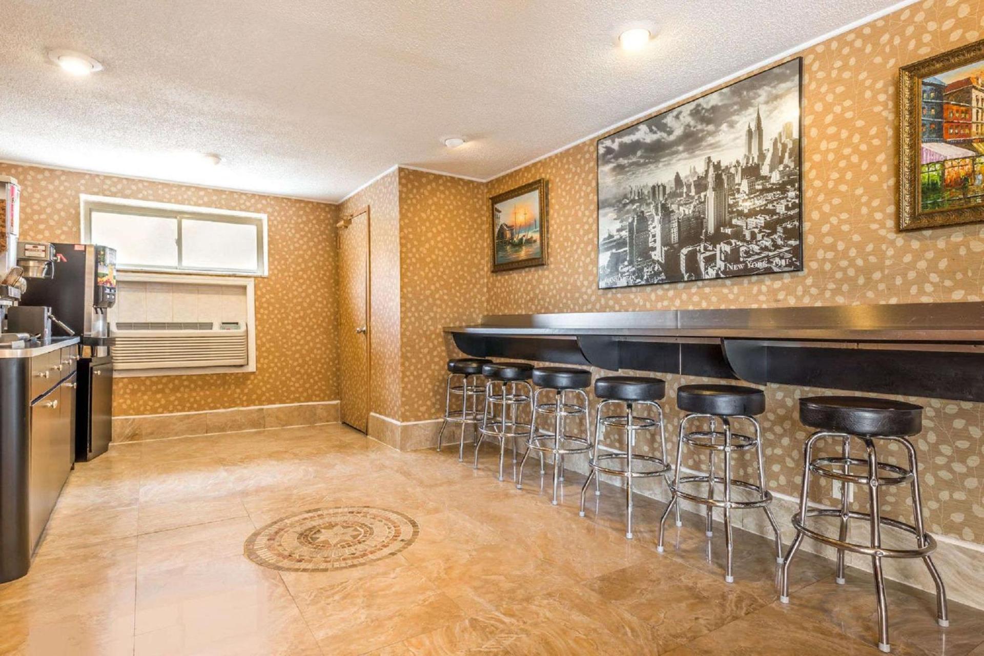 Super 8 by Wyndham North Bergen NJ/NYC Area photo 7