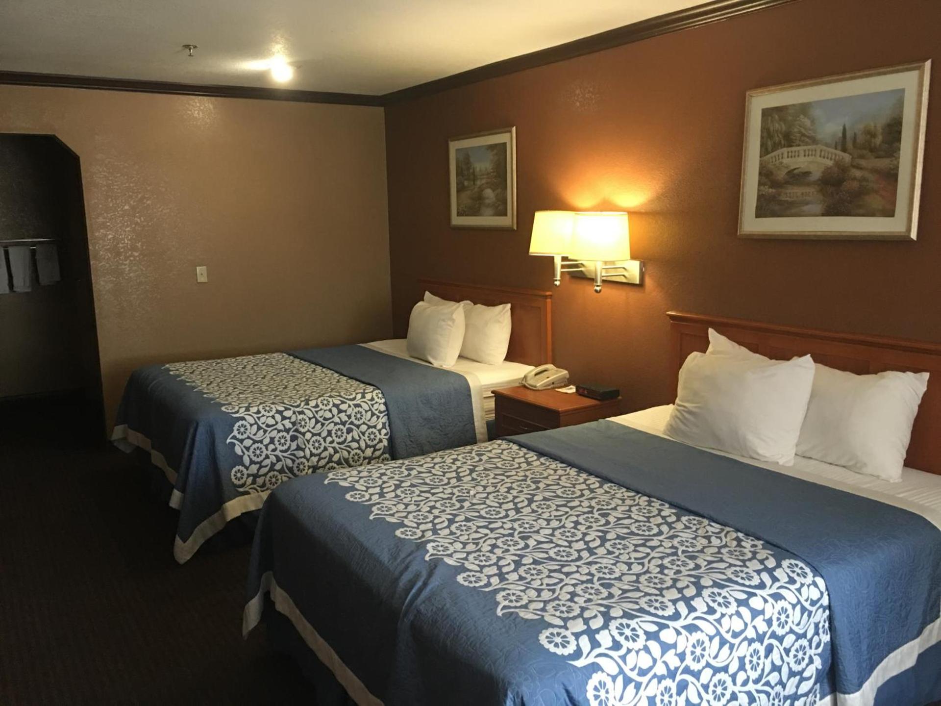 Days Inn by Wyndham Bishop photo 33