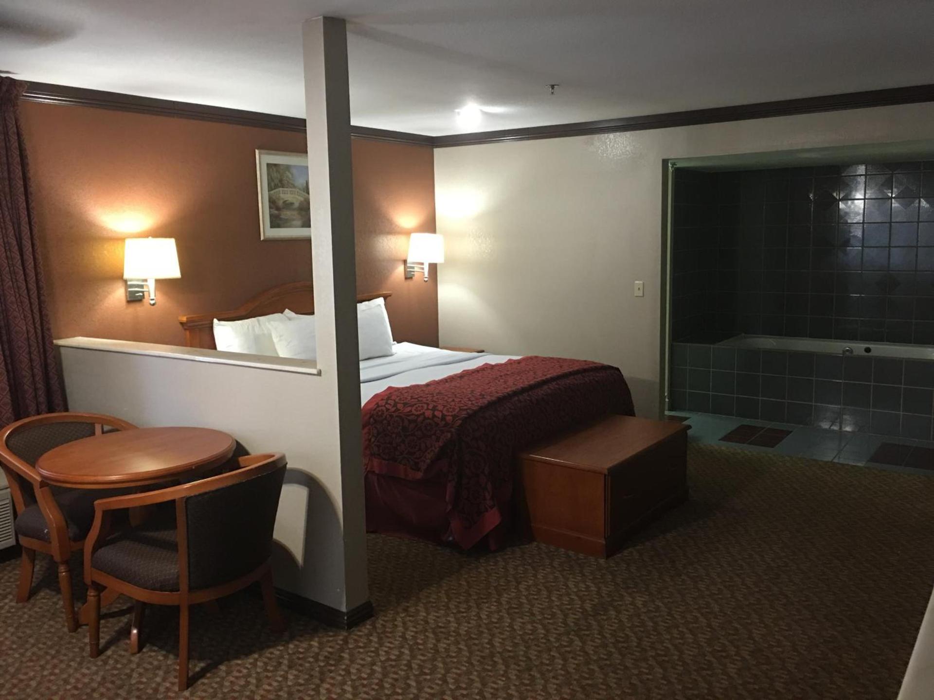 Days Inn by Wyndham Bishop photo 34