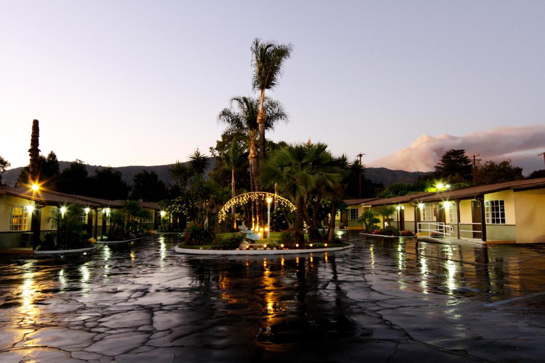 Palm Tropics Motel photo 30