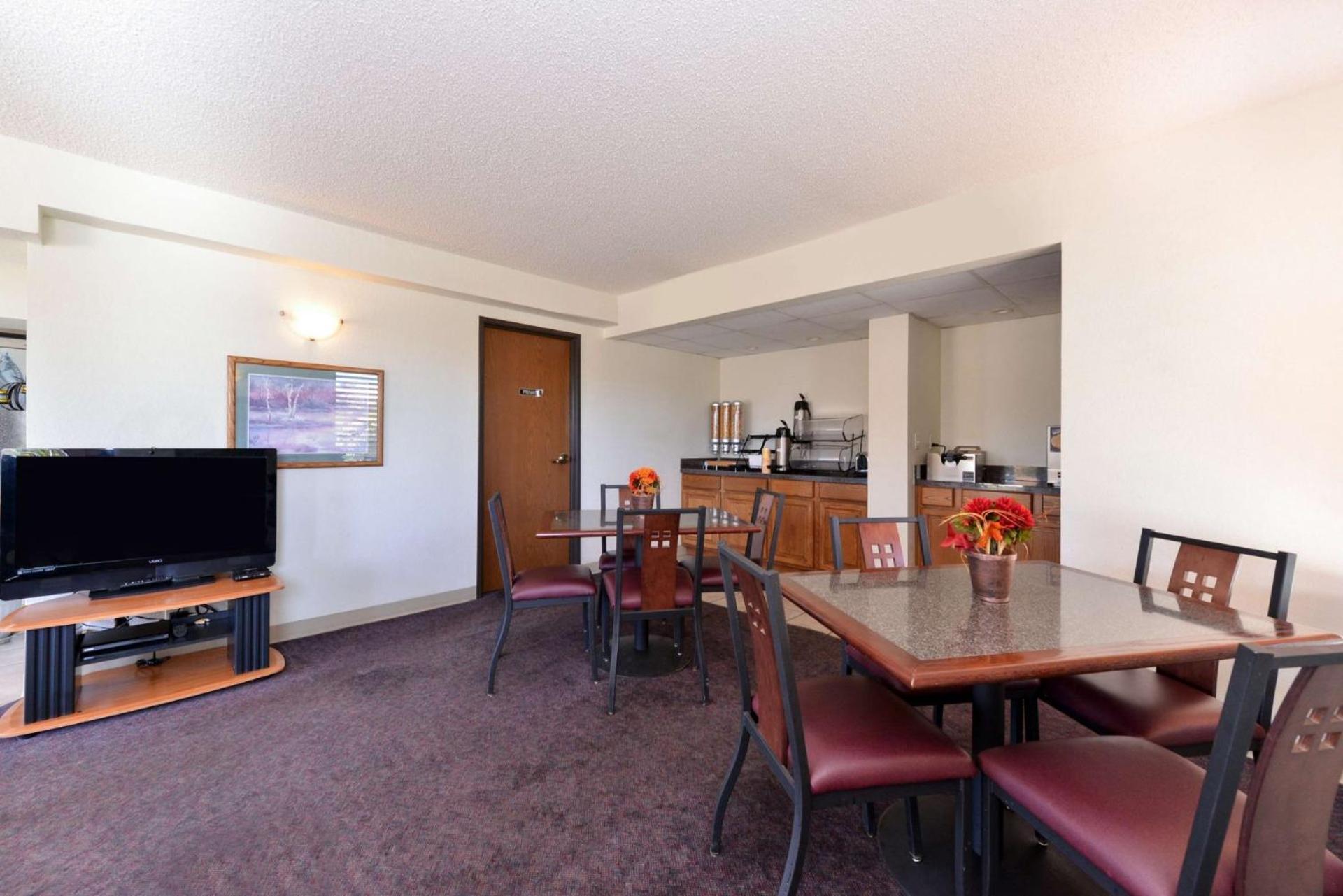 Executive Plus Inn and Suites photo 5