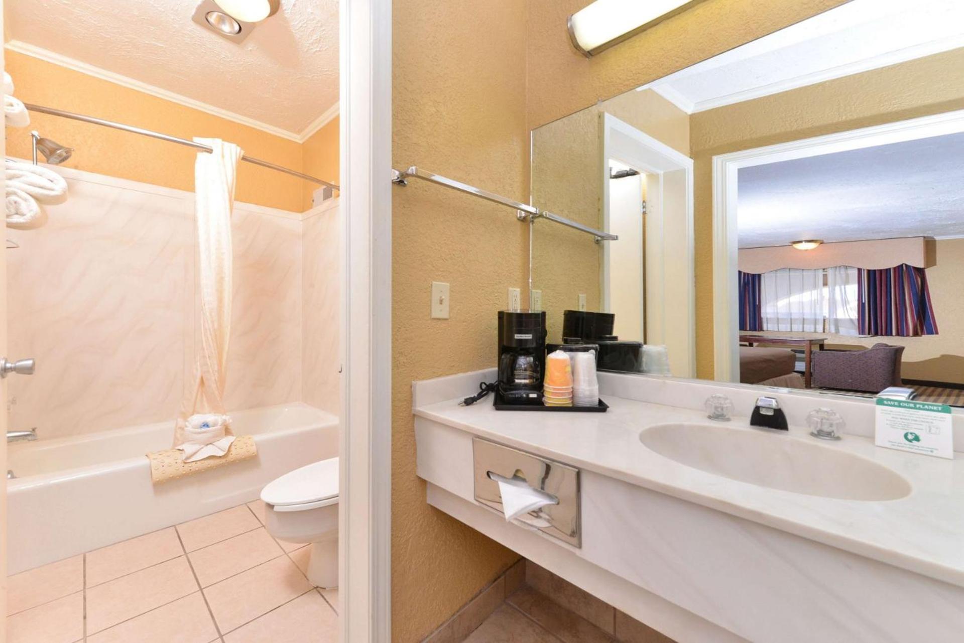 Executive Plus Inn and Suites photo 7