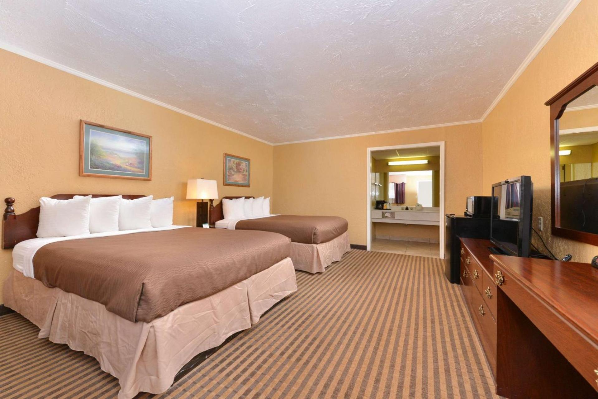 Executive Plus Inn and Suites photo 2