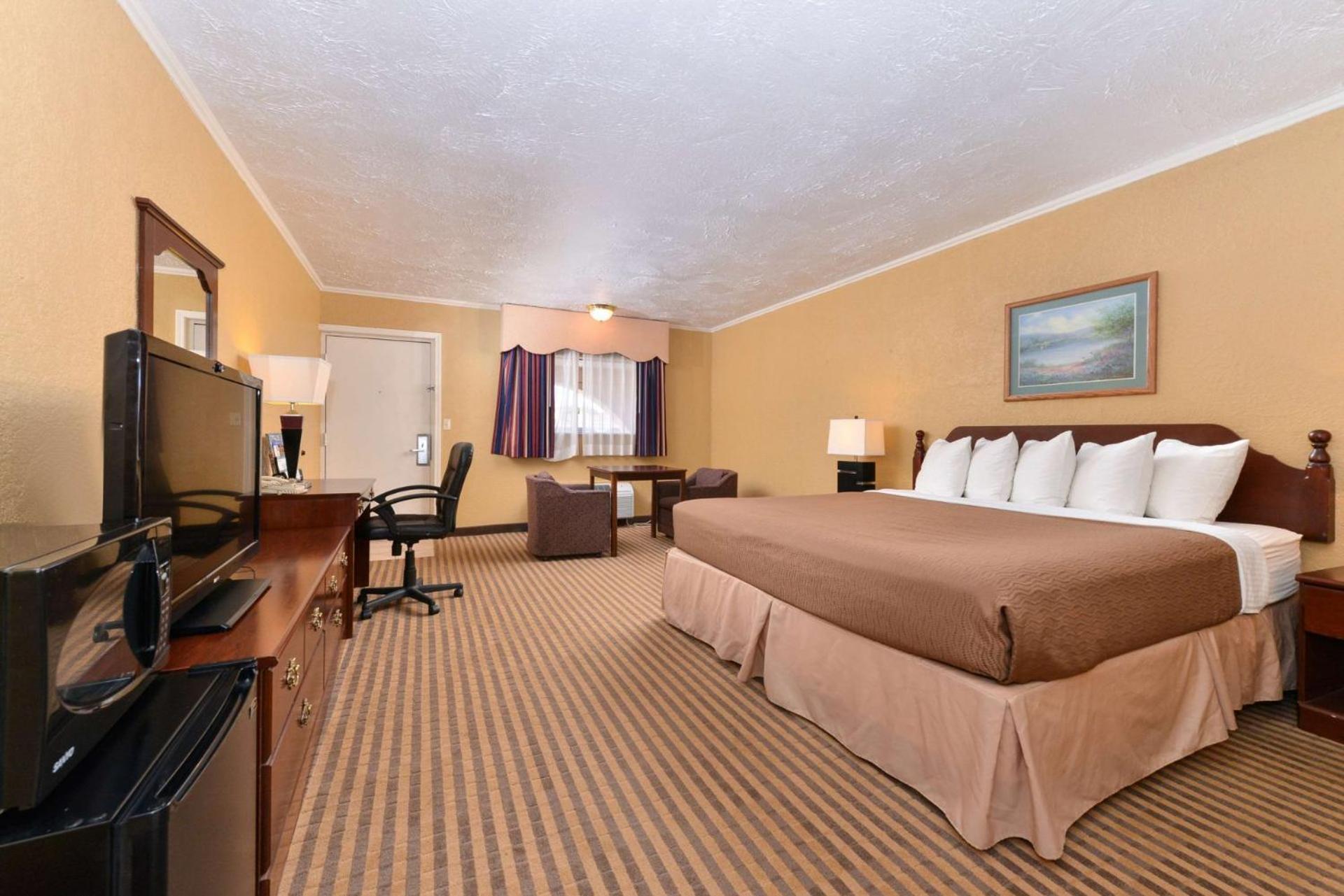 Executive Plus Inn and Suites photo 6
