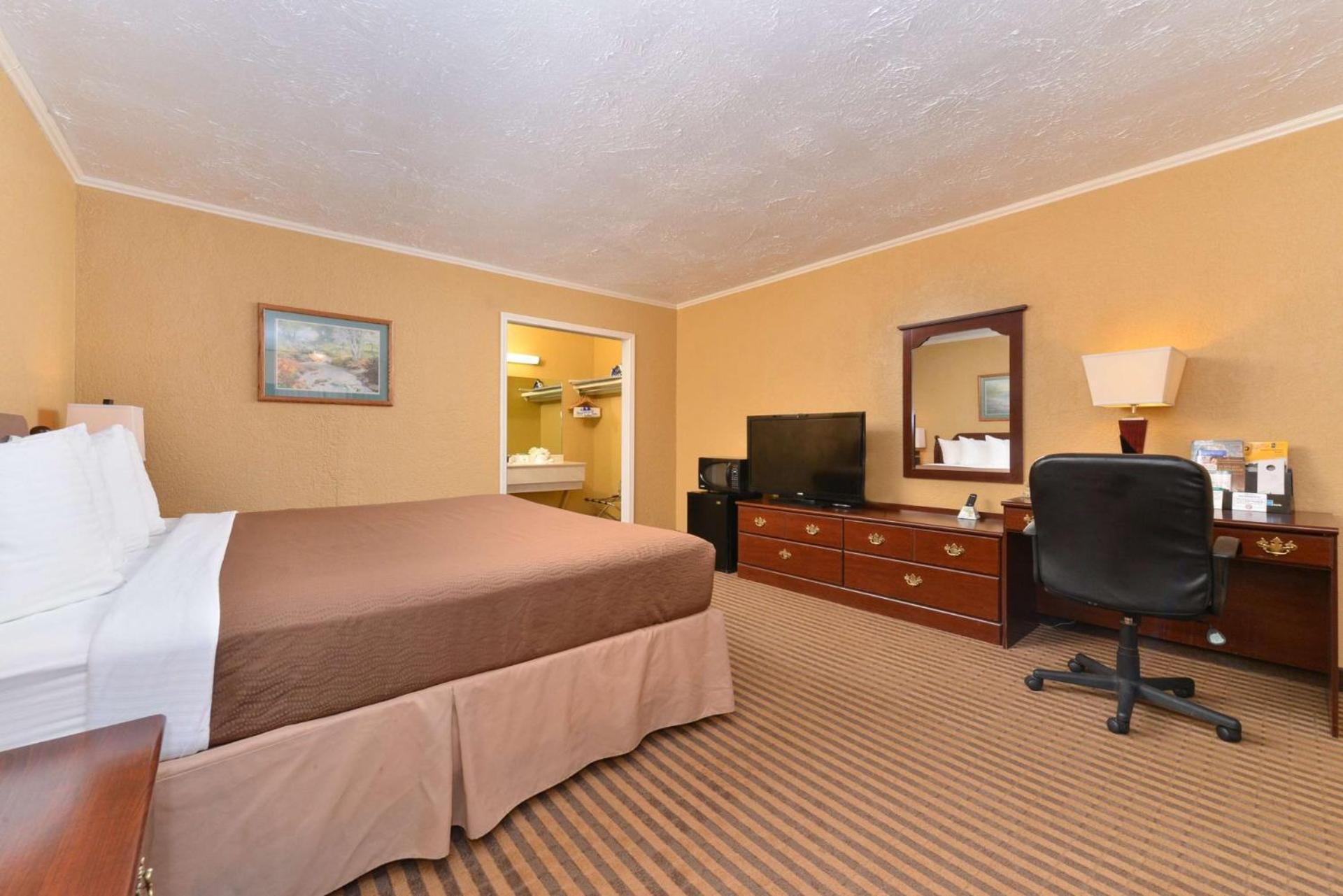 Executive Plus Inn and Suites photo 8