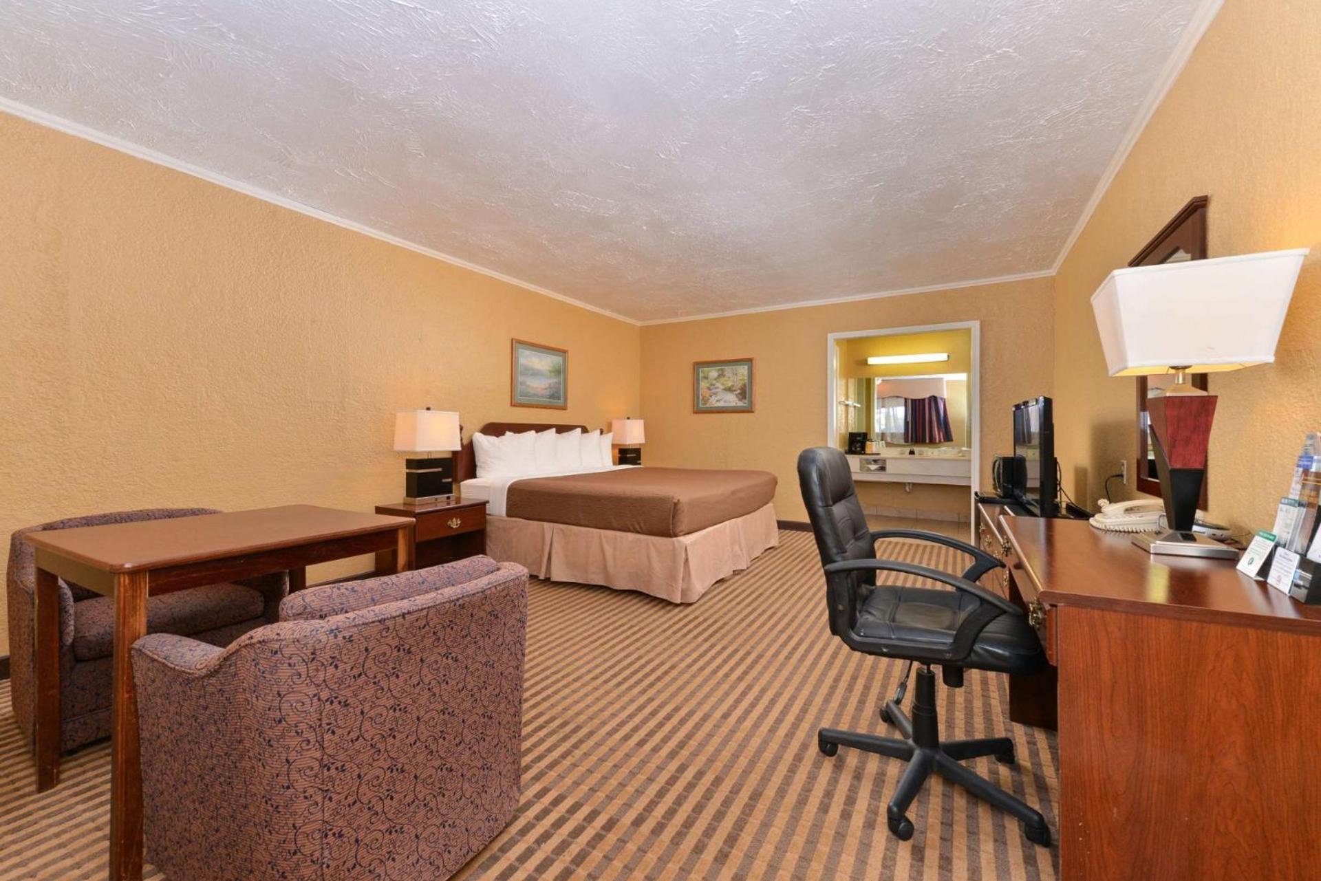 Executive Plus Inn and Suites photo 3