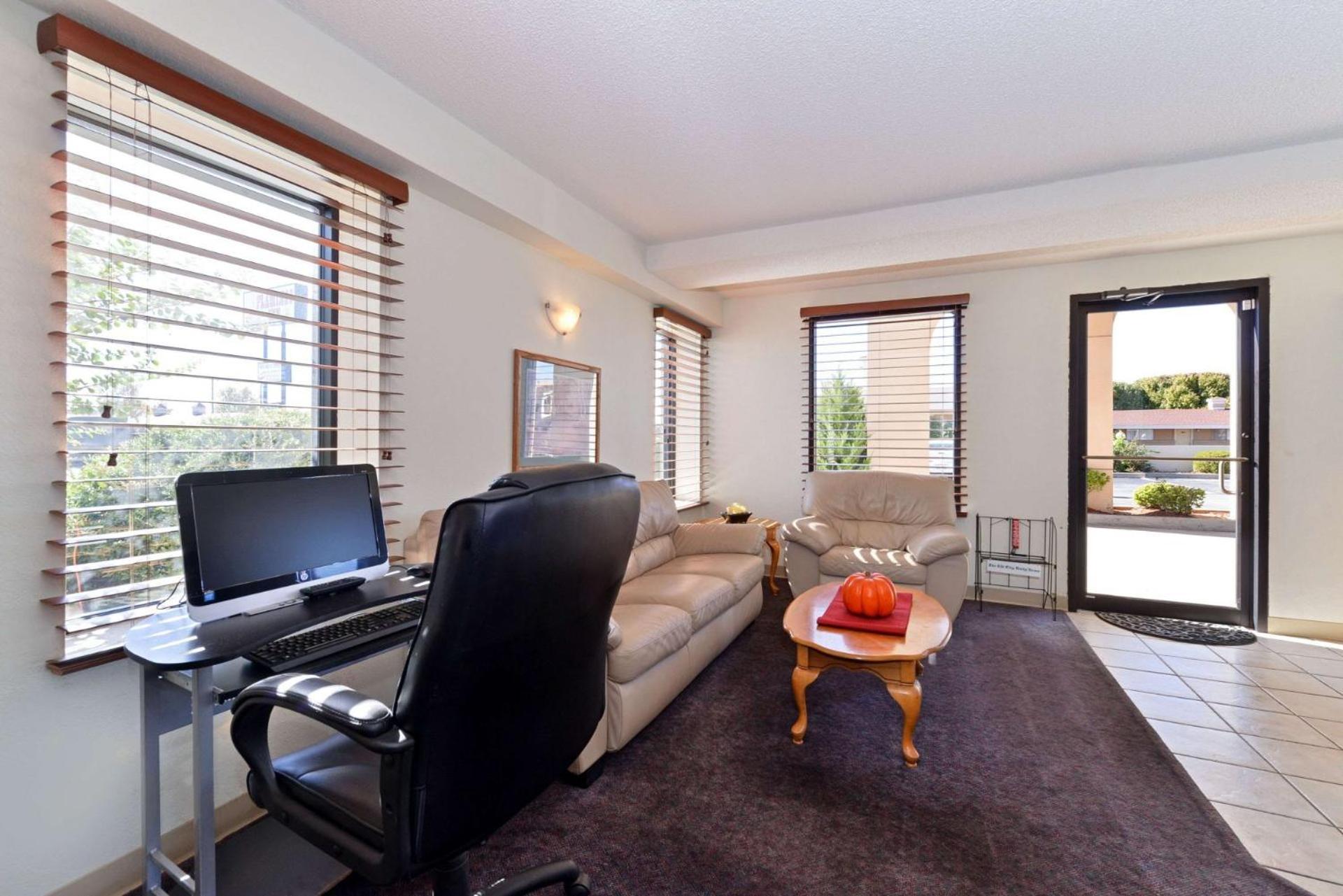 Executive Plus Inn and Suites photo 10