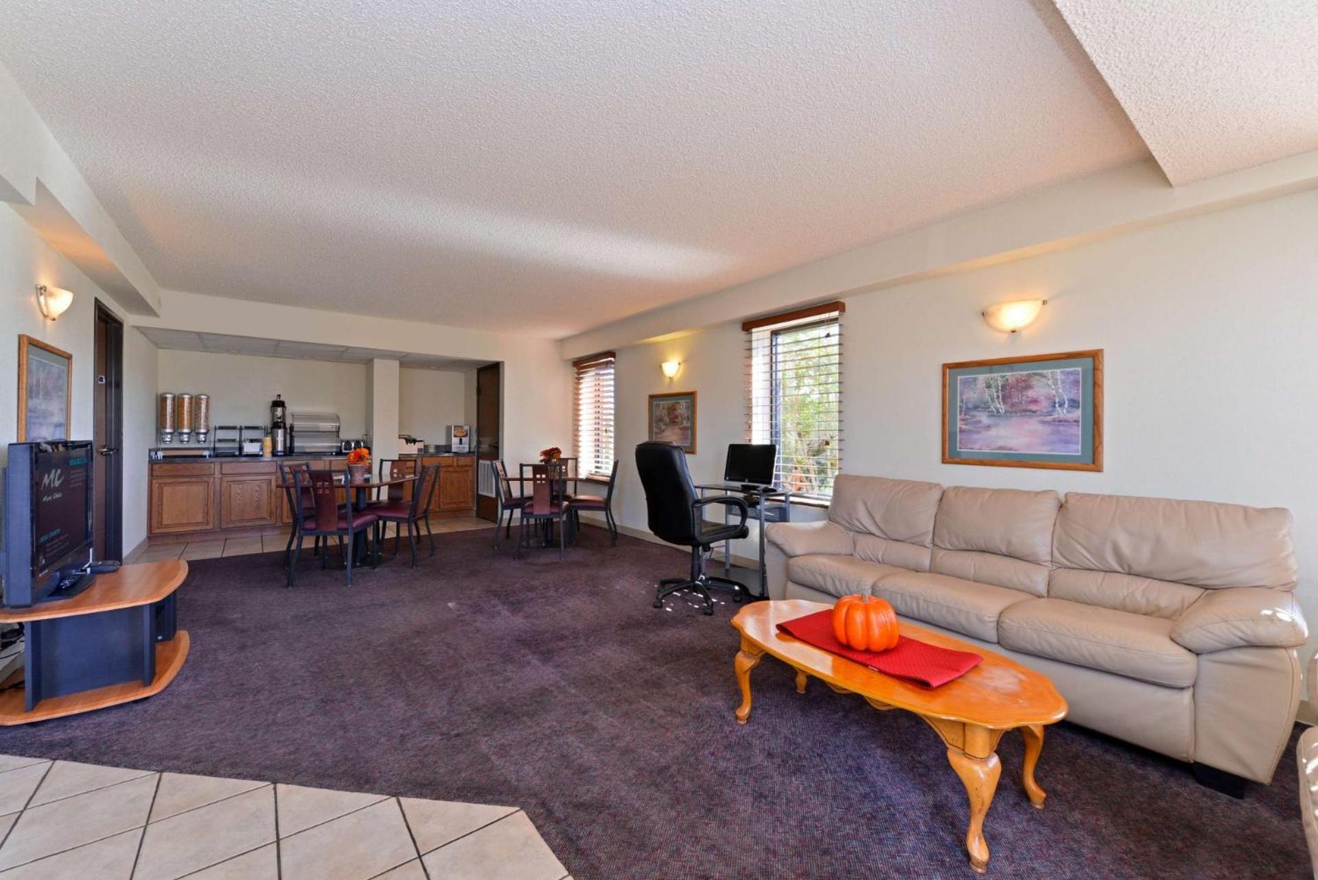 Executive Plus Inn and Suites photo 4