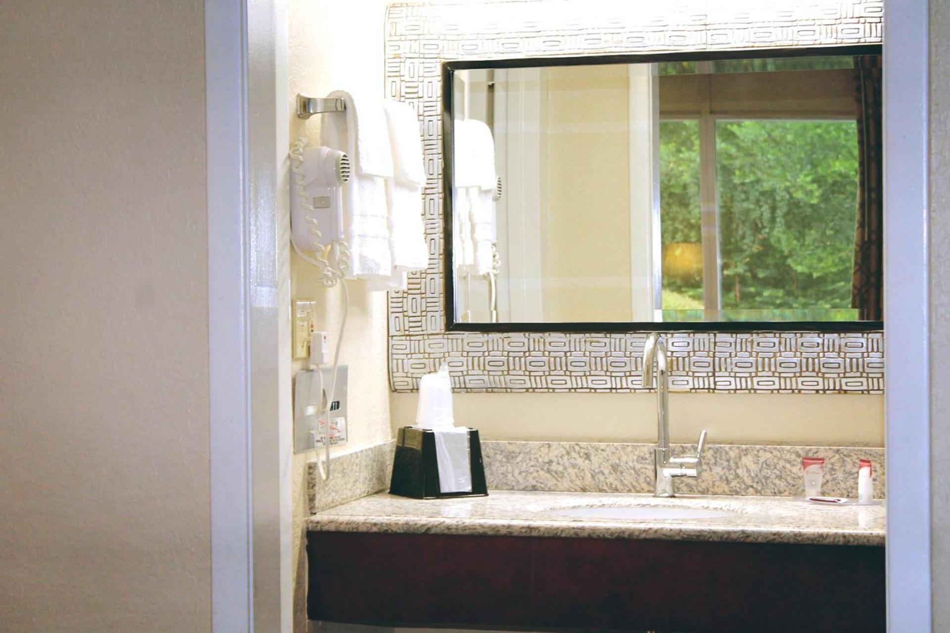 Residence Hub Inn and Suites photo 9