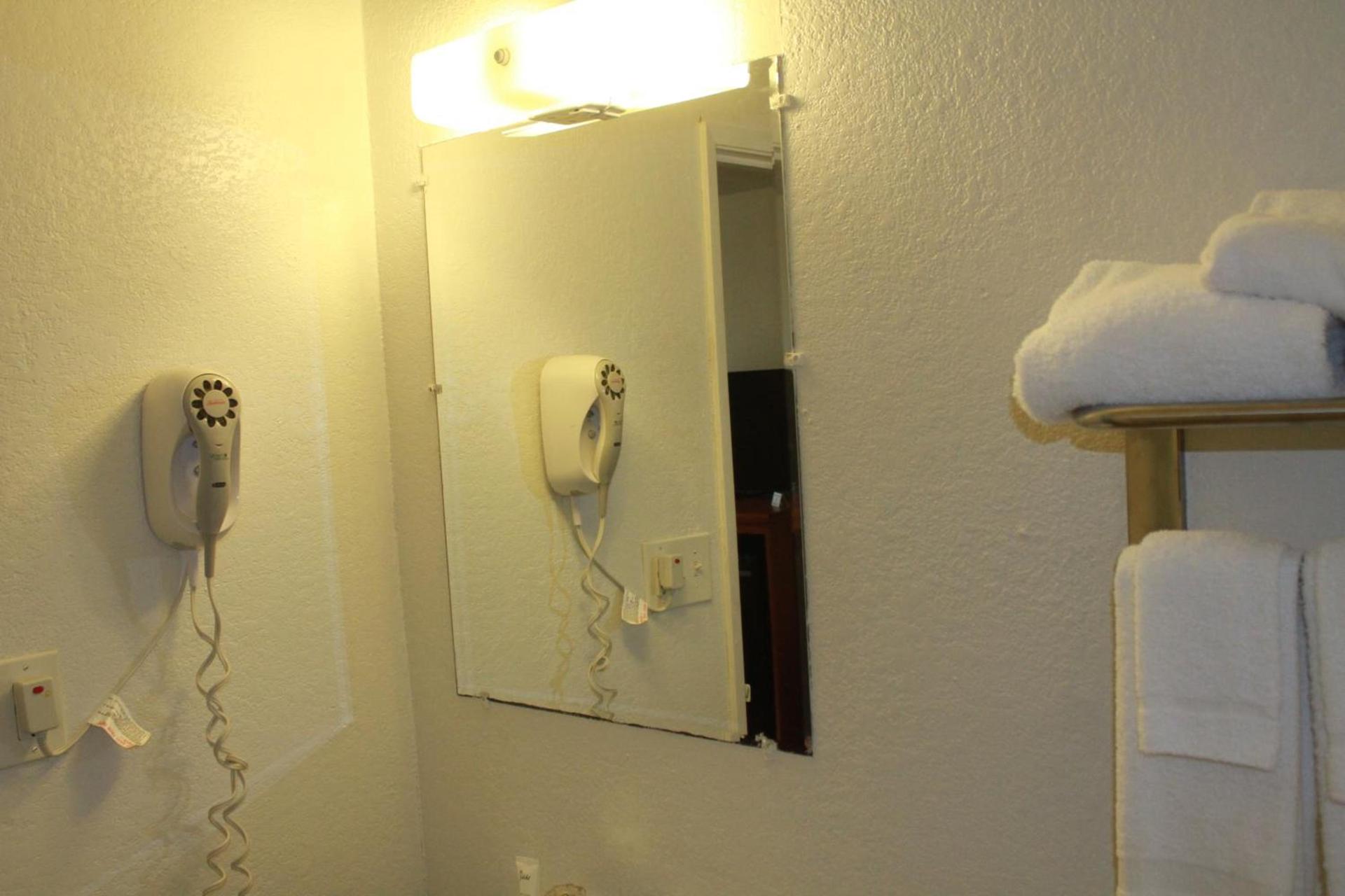 Royal Inn photo 2