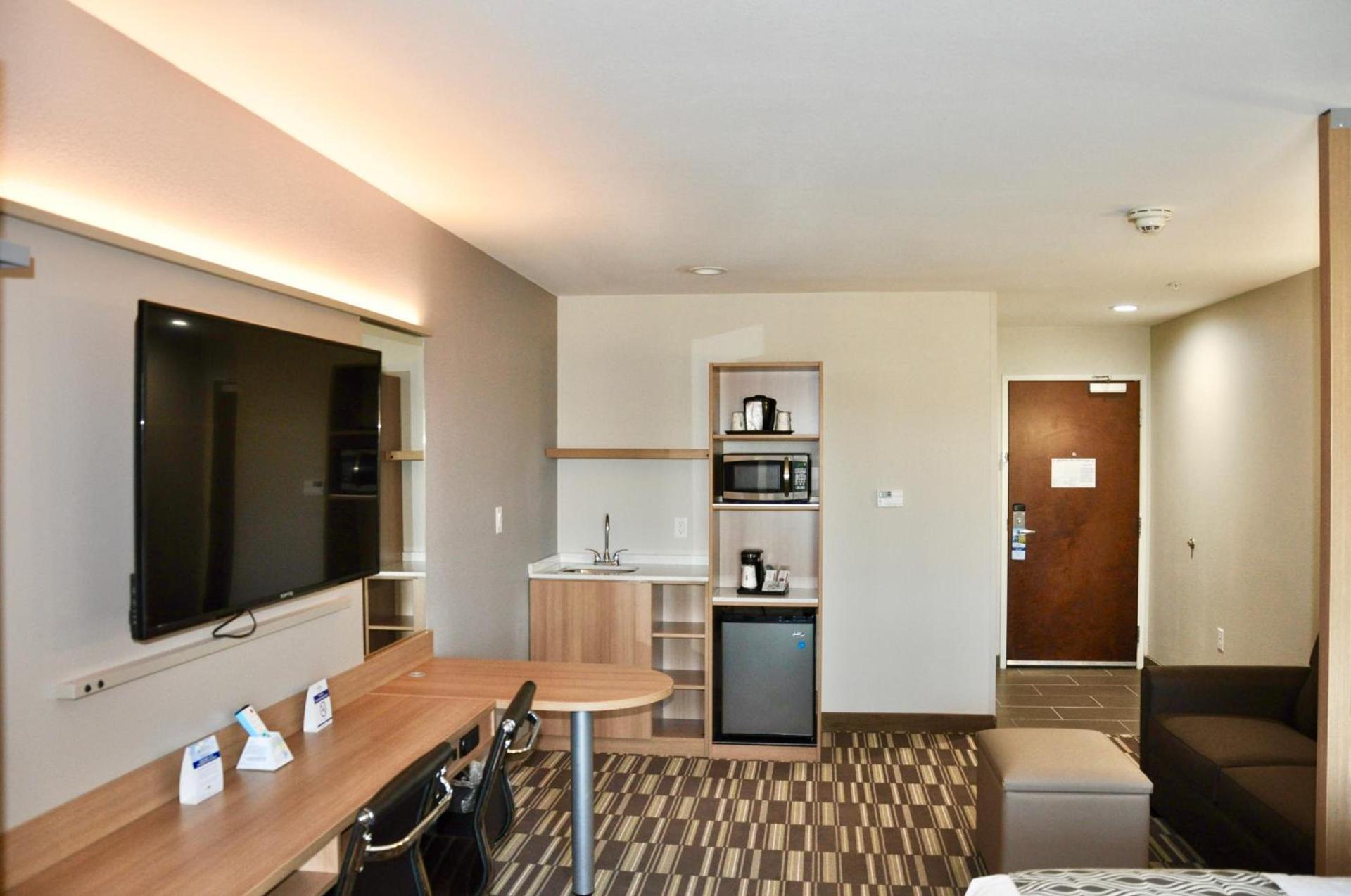 Microtel Inn & Suites by Wyndham Lubbock photo 13