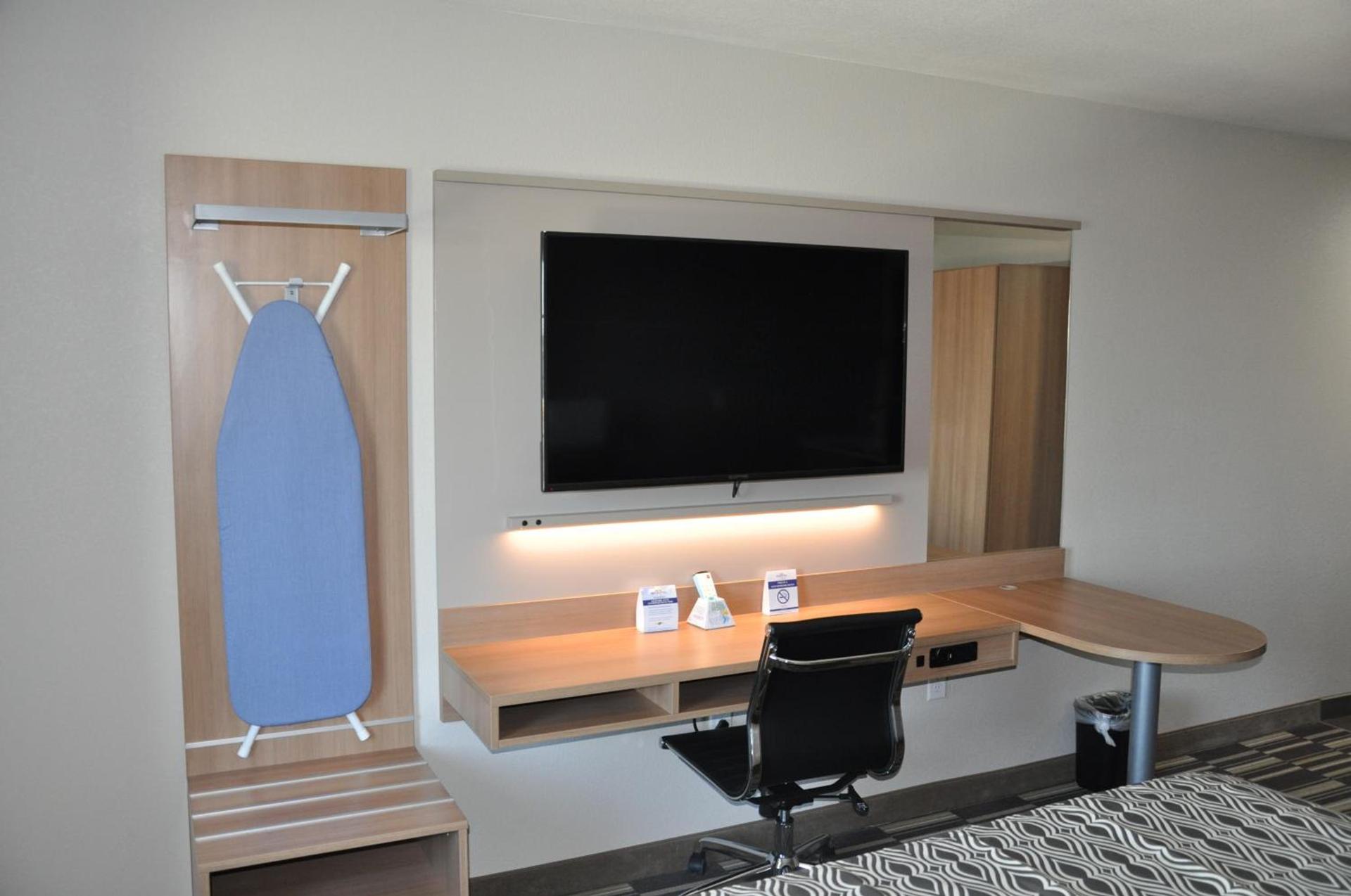 Microtel Inn & Suites by Wyndham Lubbock photo 8