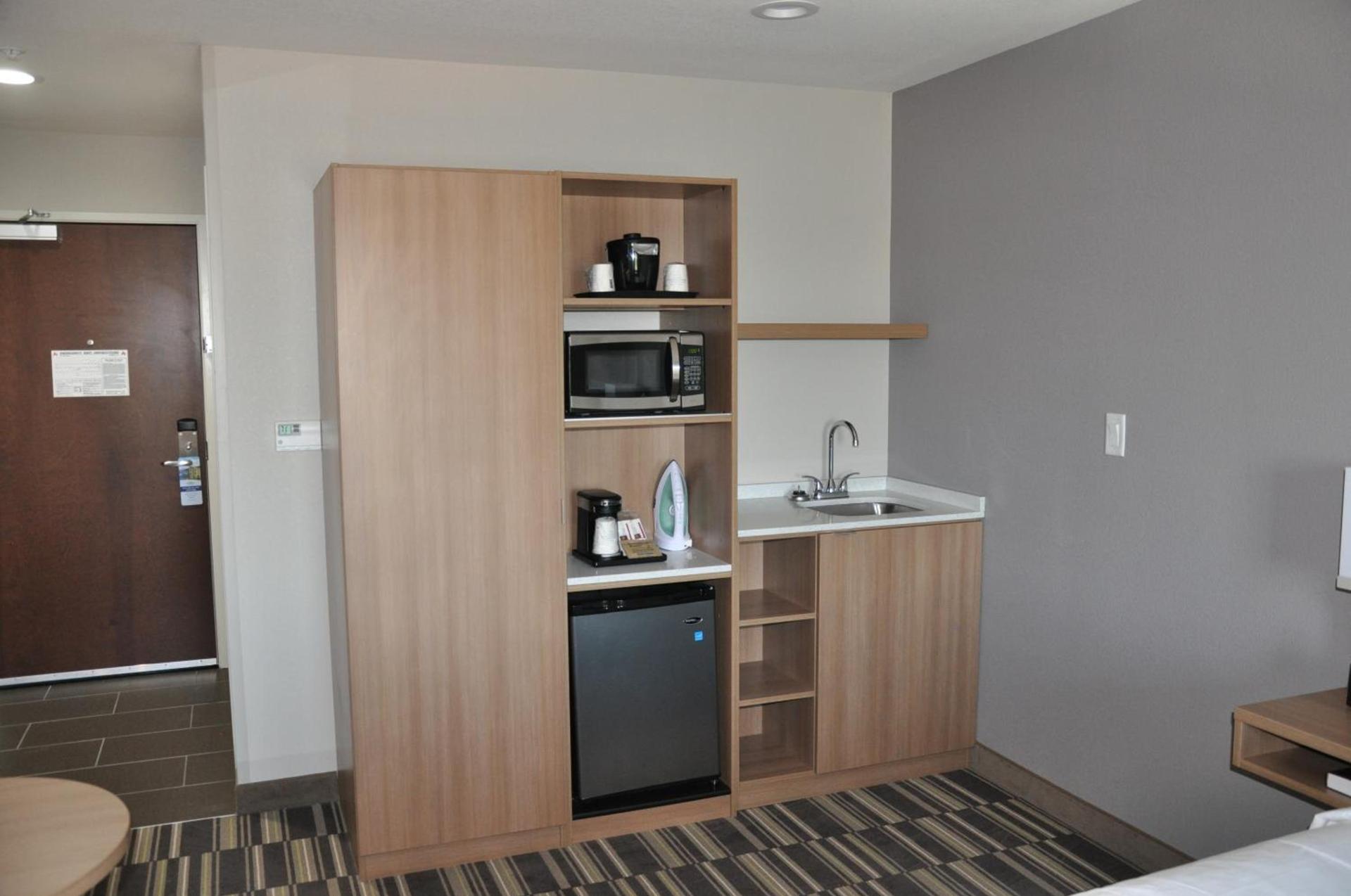 Microtel Inn & Suites by Wyndham Lubbock photo 9