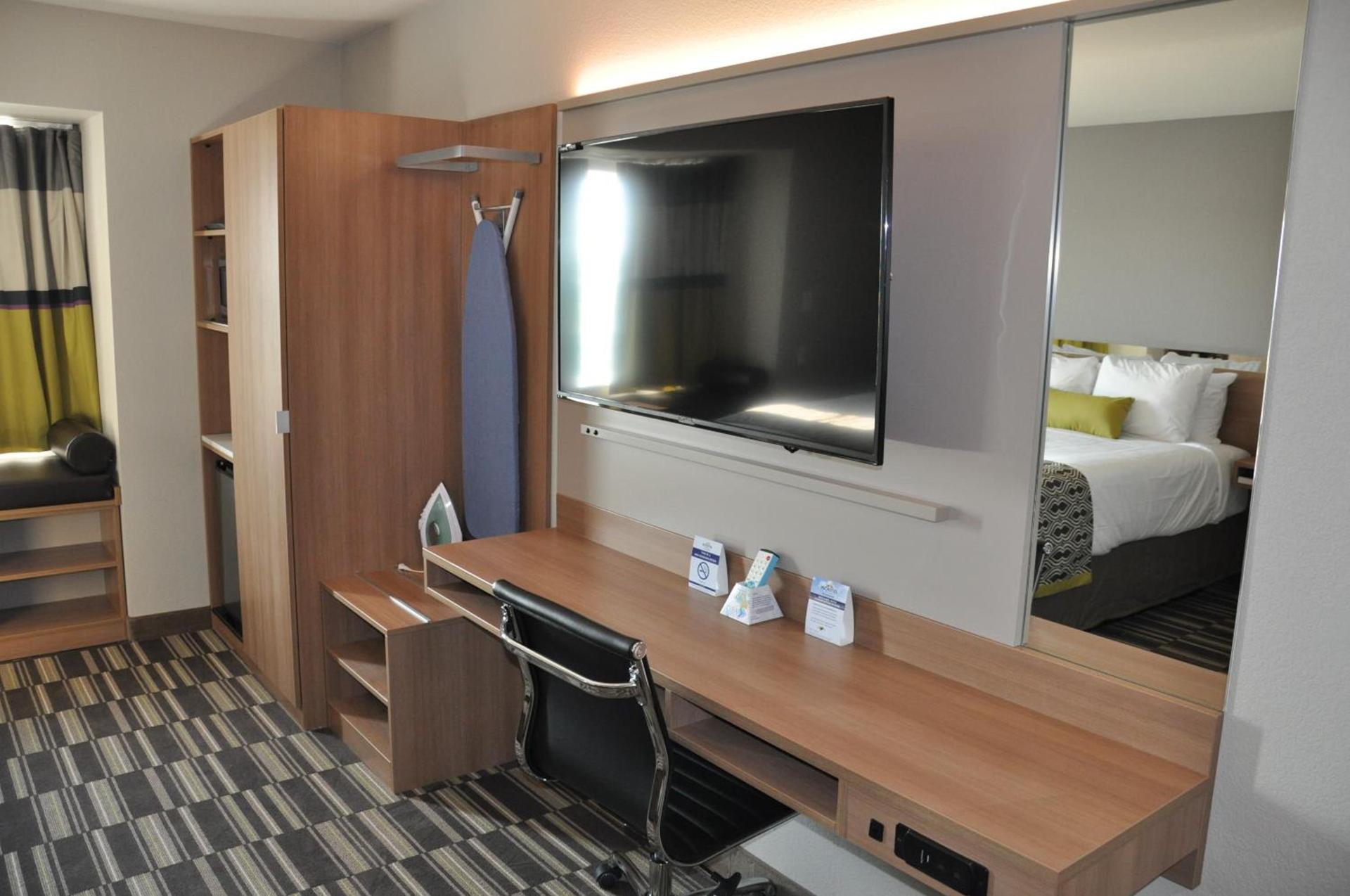 Microtel Inn & Suites by Wyndham Lubbock photo 11
