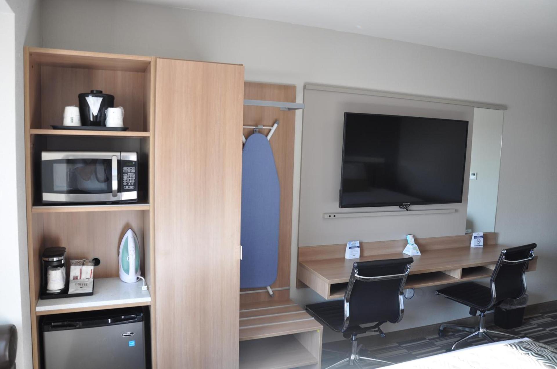 Microtel Inn & Suites by Wyndham Lubbock photo 6