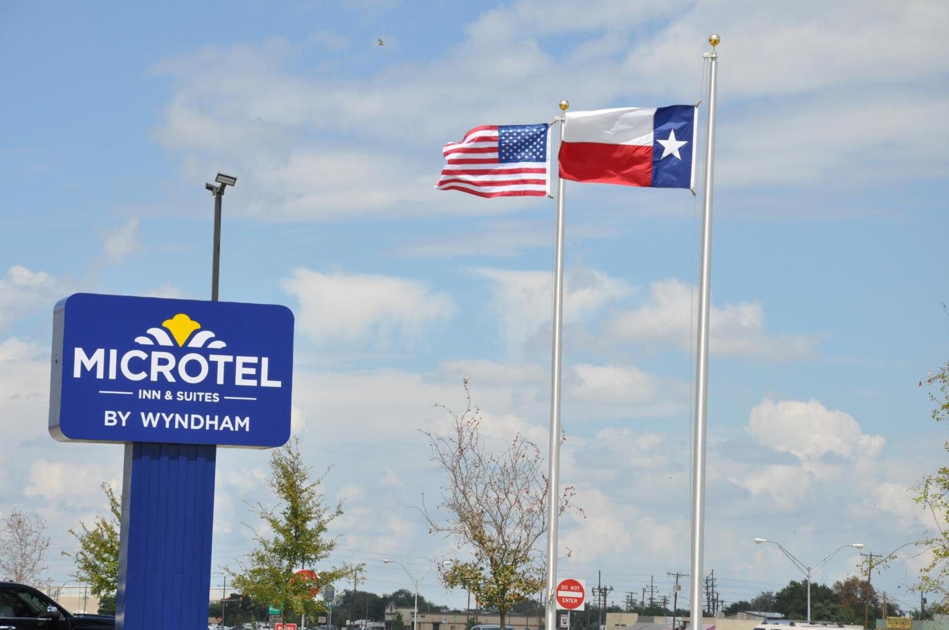 Microtel Inn & Suites by Wyndham Lubbock photo 32
