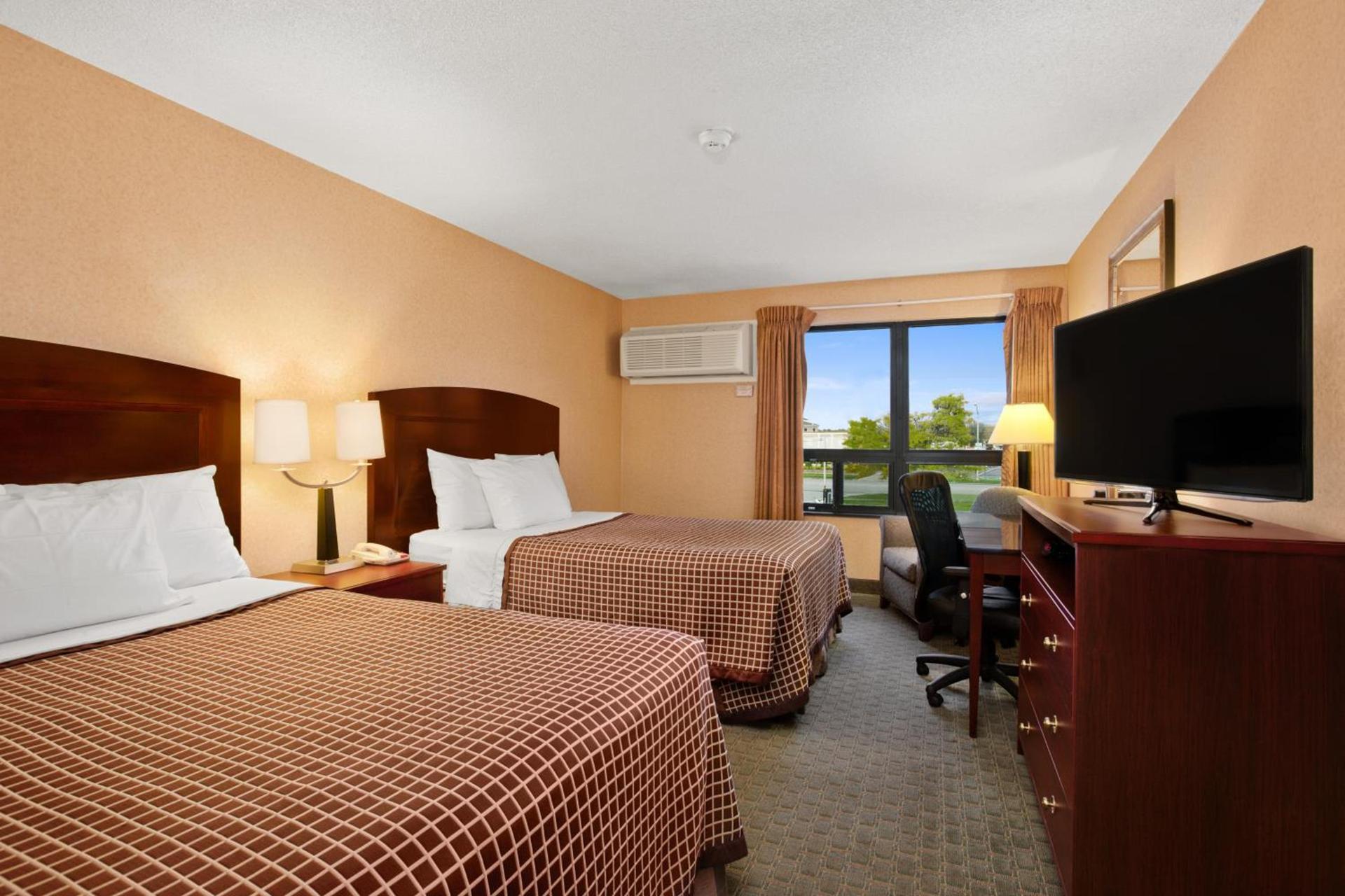 Days Inn by Wyndham Utica photo 23